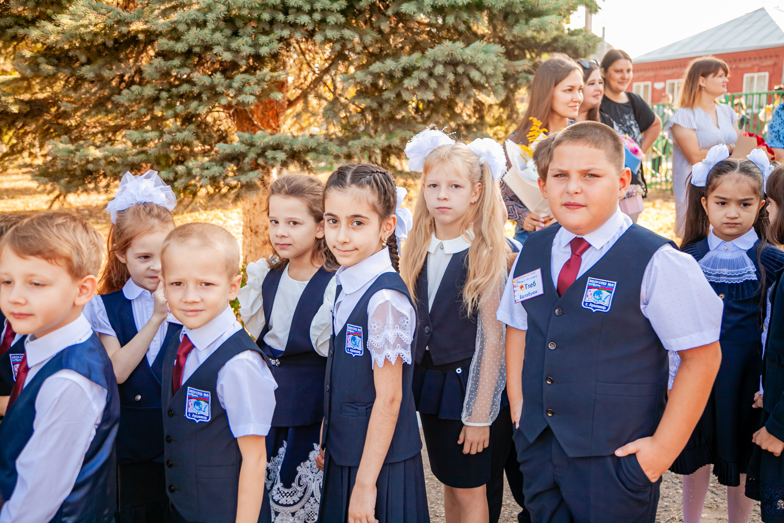 1 сентября линейка. Свадебный и семейный фотограф в Армавире