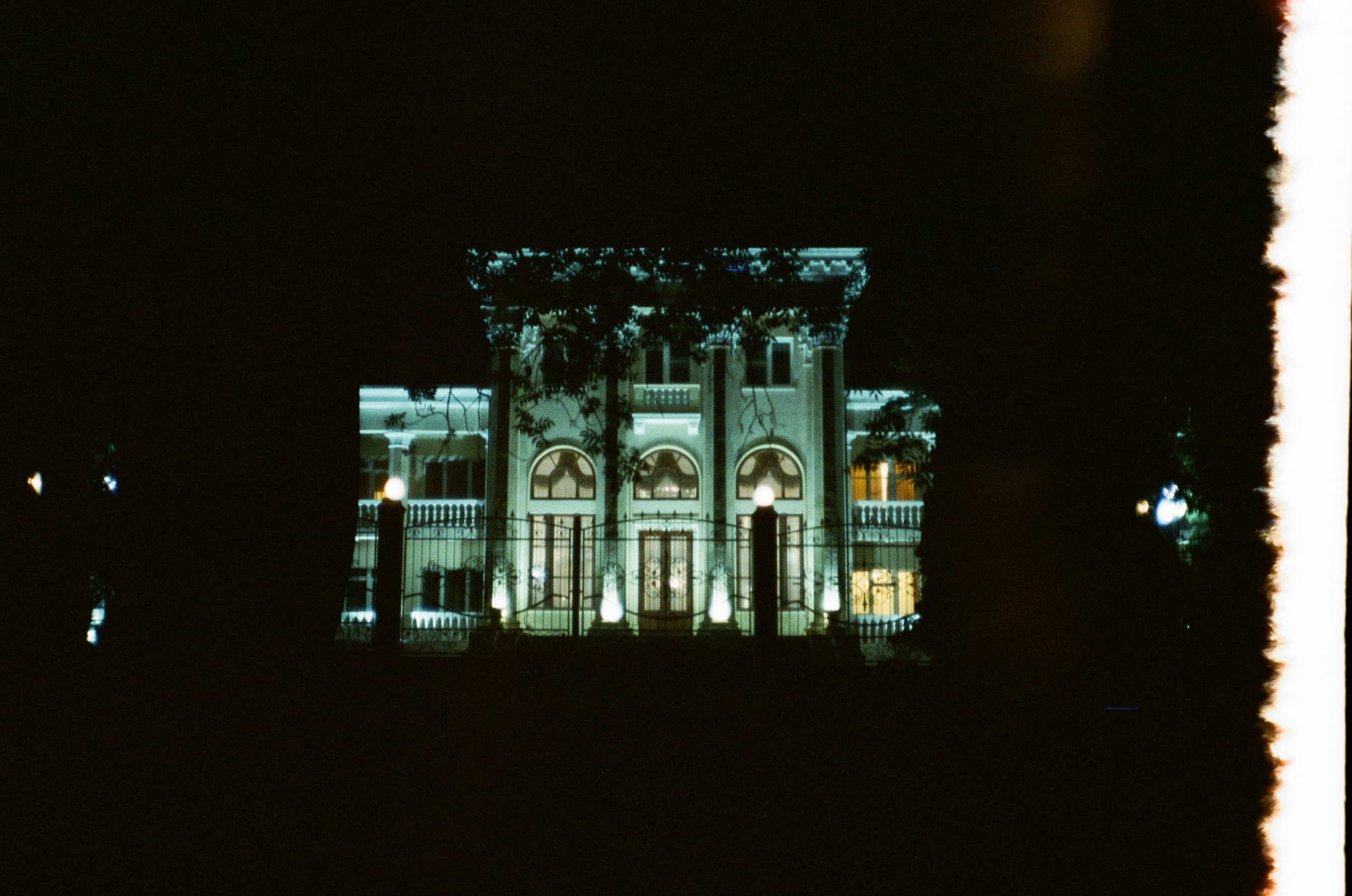 Кисловодск вечером, музей Ярошенко / Ricoh 500GS / SFL 500T