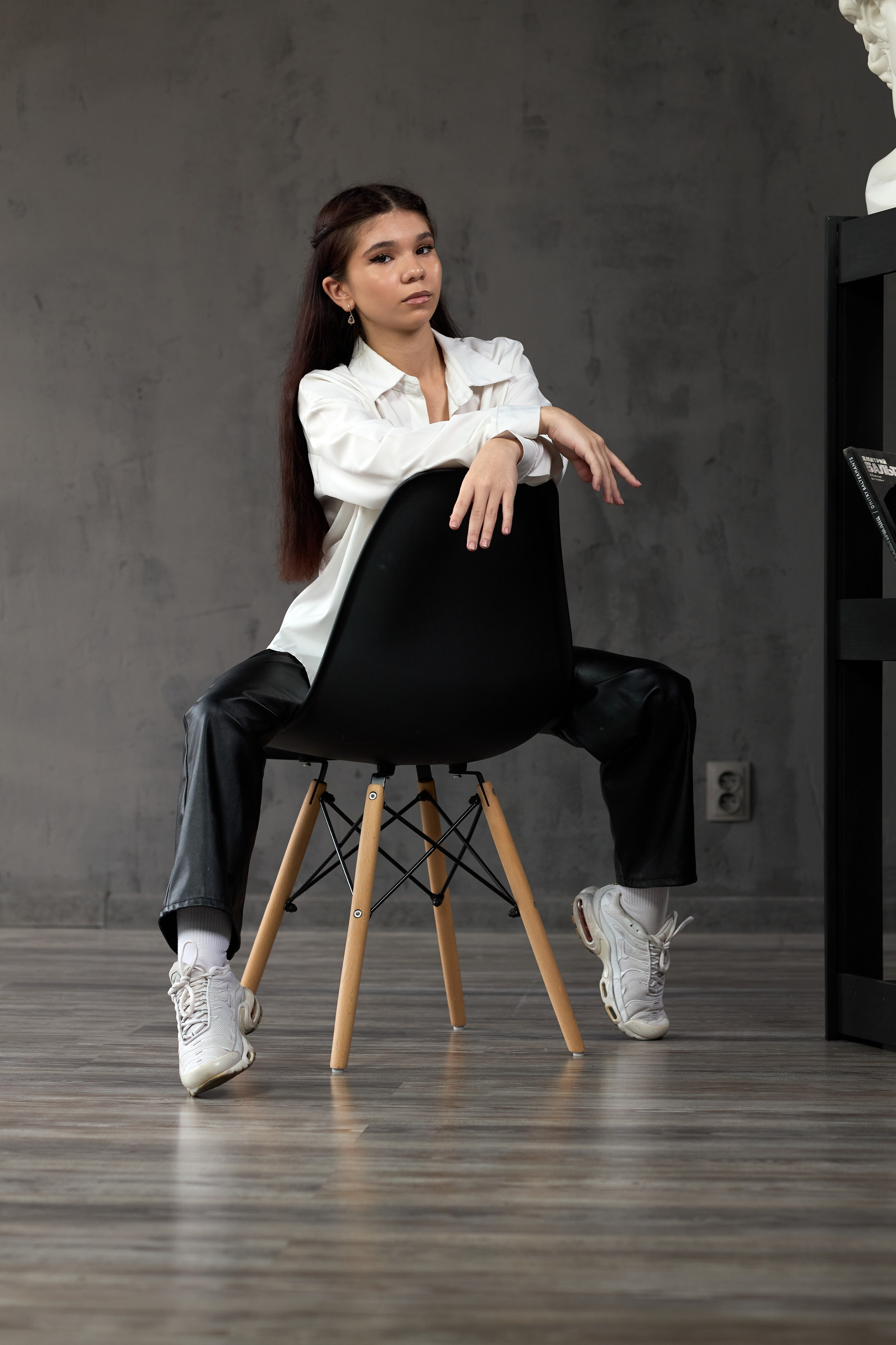 Сьемка выпускного альбома в студии DARK LOFT таганрог. Фотограф Выпускные альбомы Таганрог Сергей Коробченко