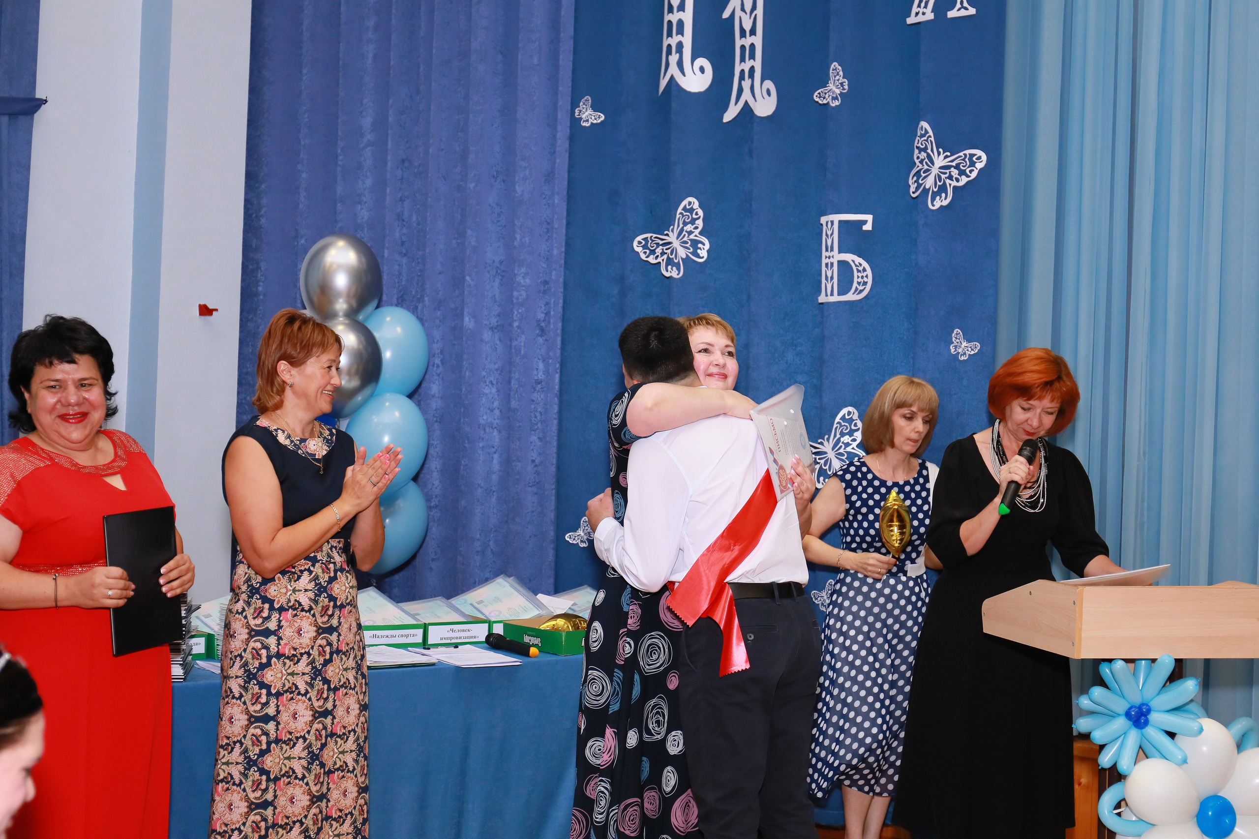 Вручение аттестатов (СОШ 101). Детский семейный фотограф Краснодар