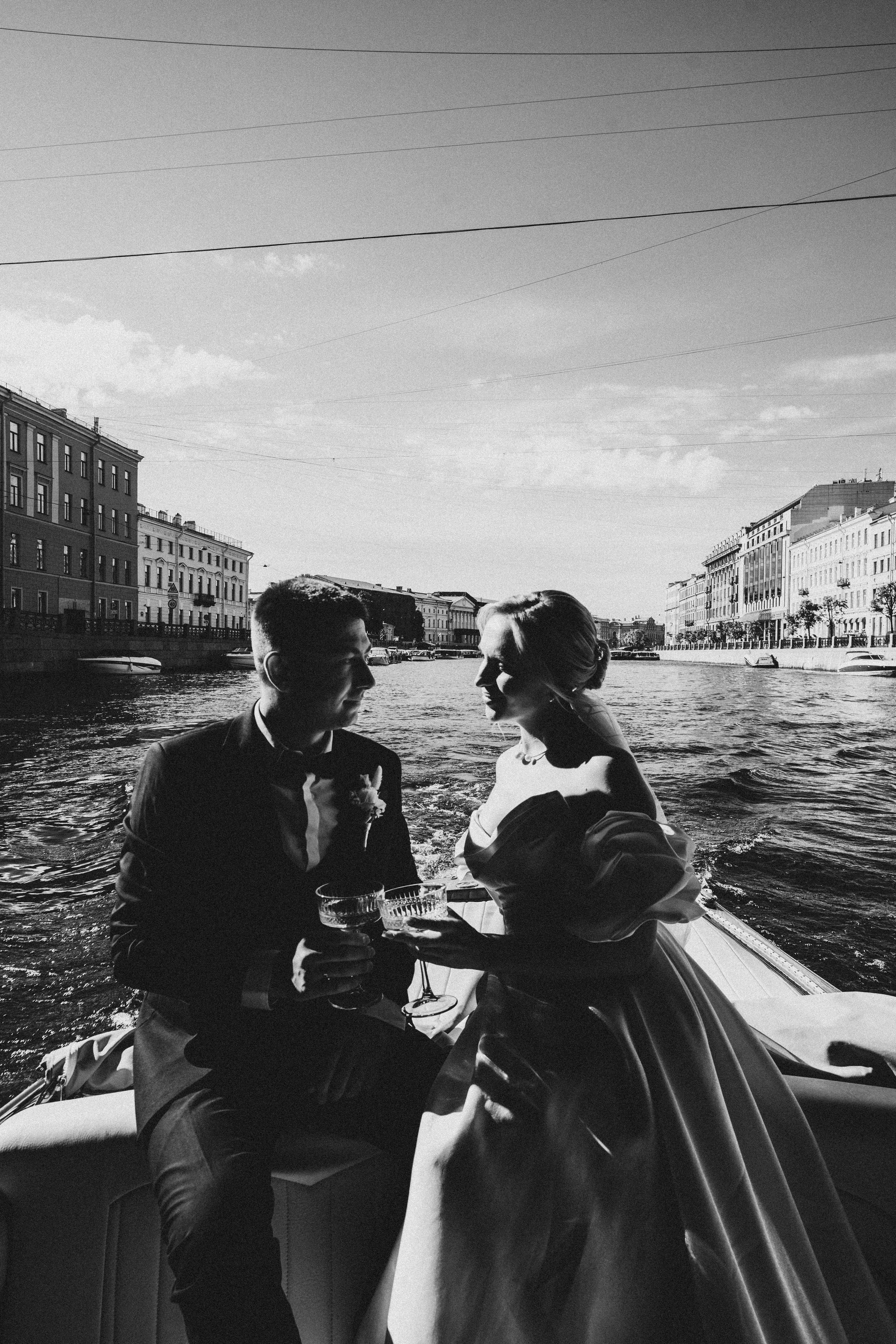 СВАДЕНБНАЯ СЬЕМКА НА КАТЕРЕ ПО КАНАЛАМ САНКТ-ПЕТЕРБУРГА И В АКВАТОРИИ НЕВЫ. Профессиональный фотограф, Санкт-Петербург — Виктория Богомолова