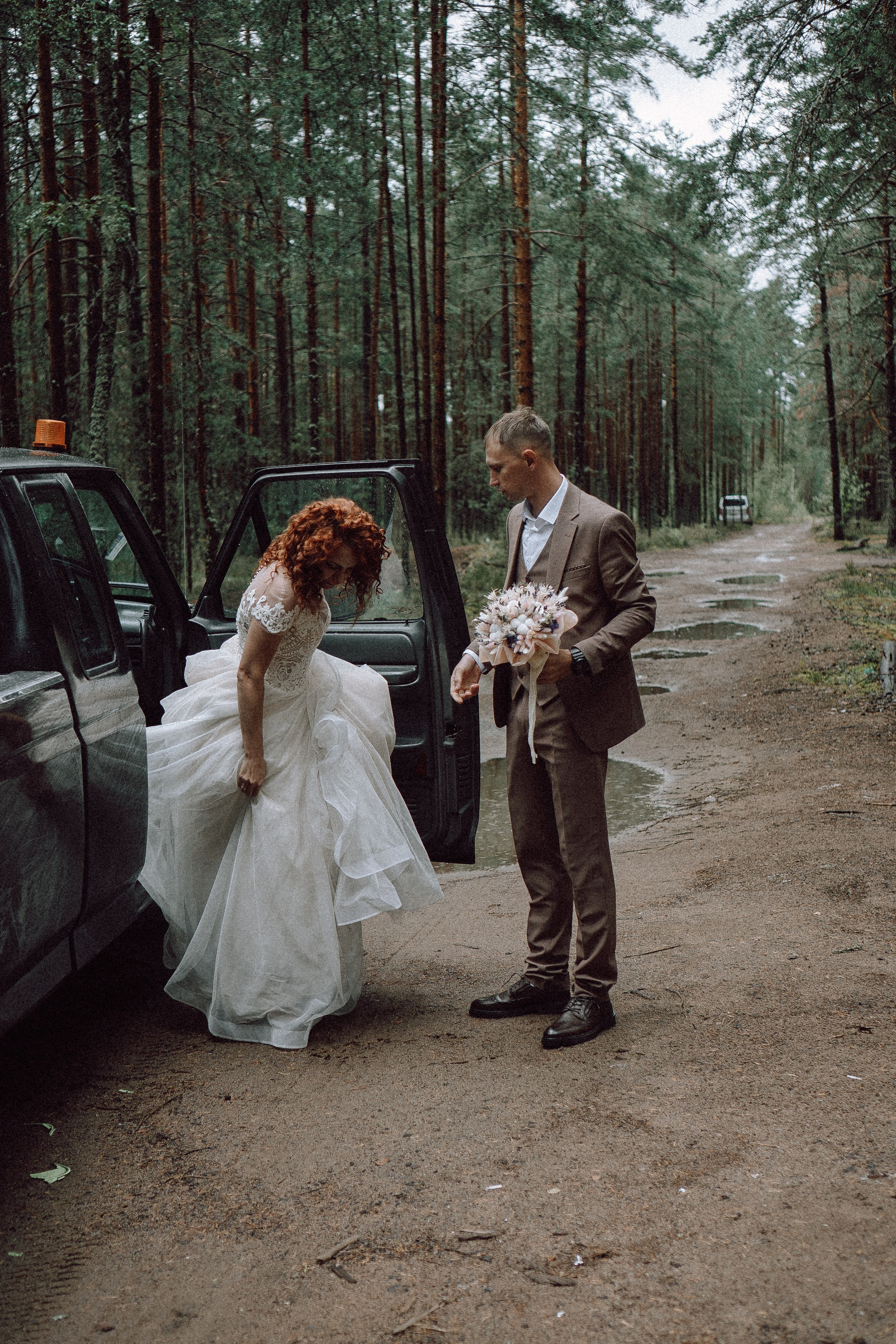 СВАДЕБНАЯ ФОТОСЕССИИЯ ПАРЫ В ГОРОДЕ ПРИОЗЕРСК В СОСНОВОМ ЛЕСУ И С ПИКАПОМ. Профессиональный фотограф, Санкт-Петербург — Виктория Богомолова