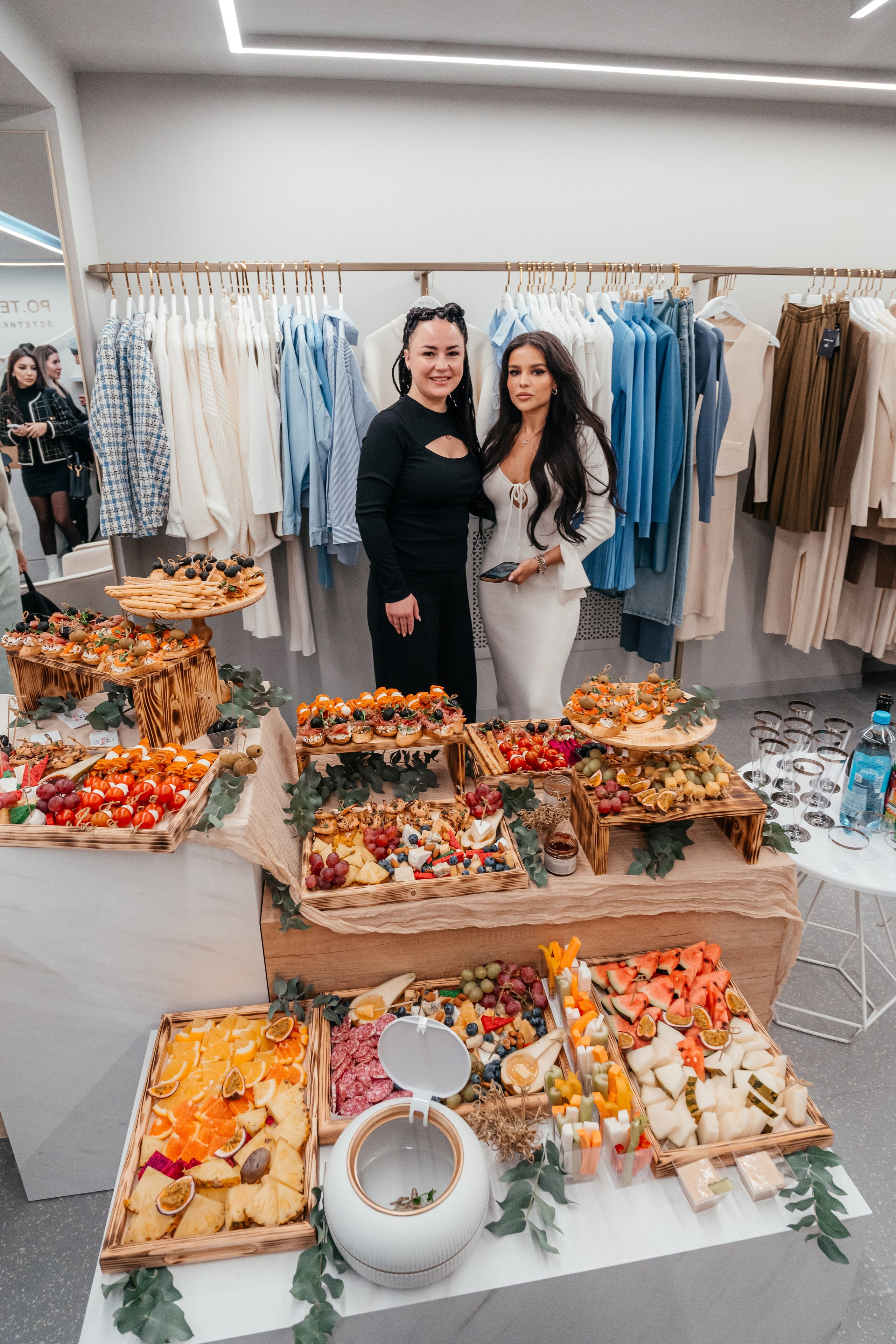 Столы. Выездной кейтеринг, съедобные букеты, торты и сладости на заказ