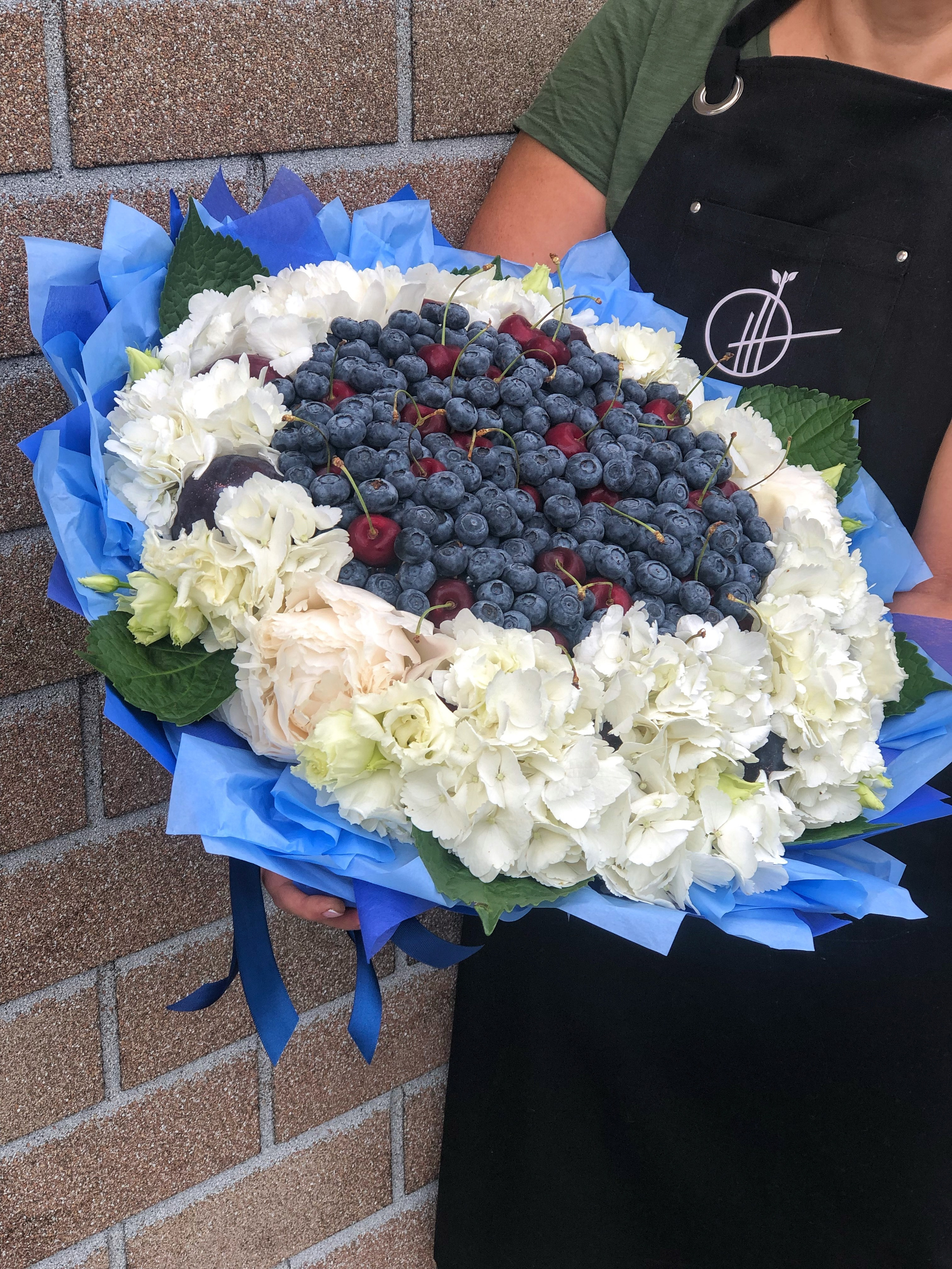 Ягодные. Выездной кейтеринг, съедобные букеты, торты и сладости на заказ