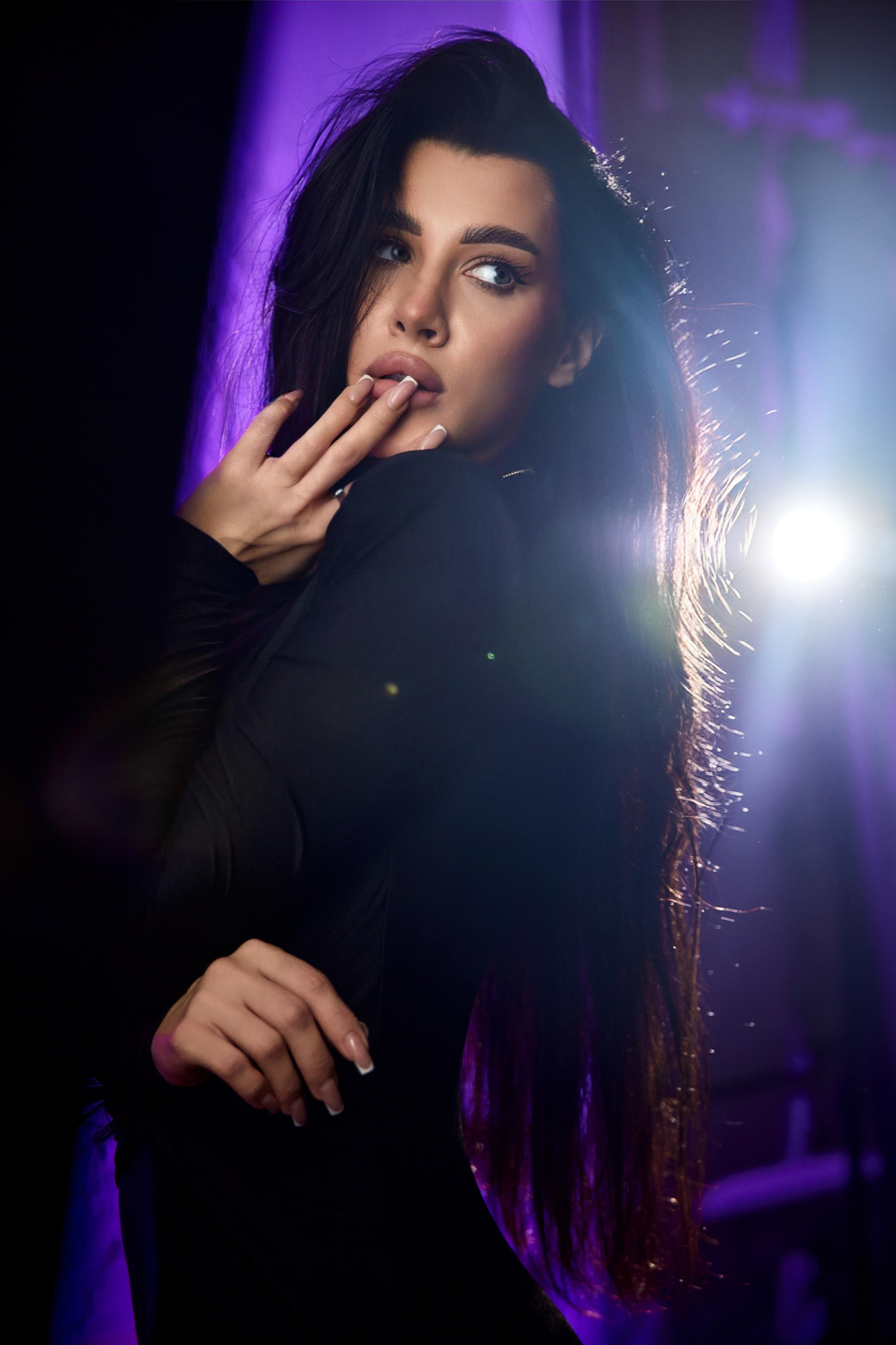 Portrait women’s photo session at the Photo Studio. Professional photographer in Sochi Victoria Joy. Teaching Photography