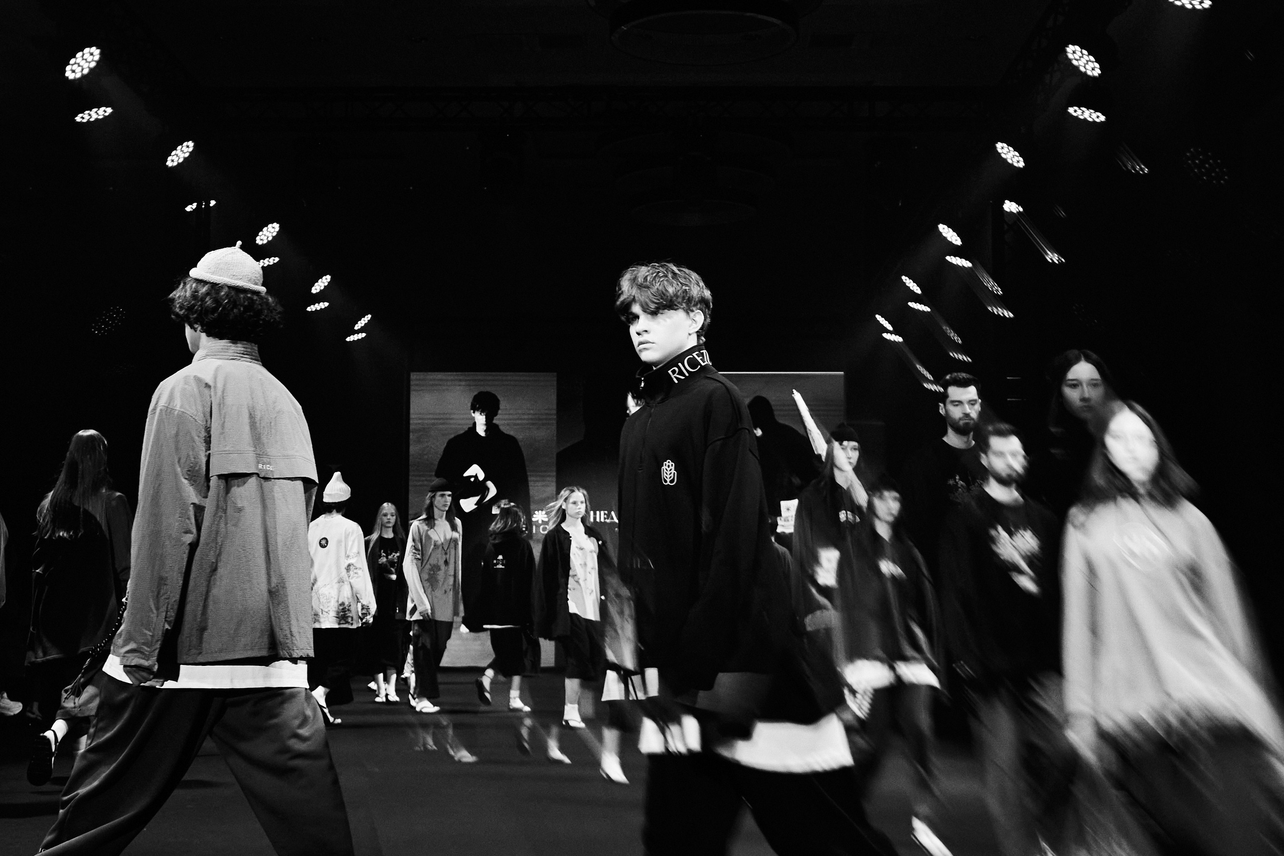 Sochi Fashion Week май 2026. Профессиональный фотограф в Сочи Виктория Джой. Обучение