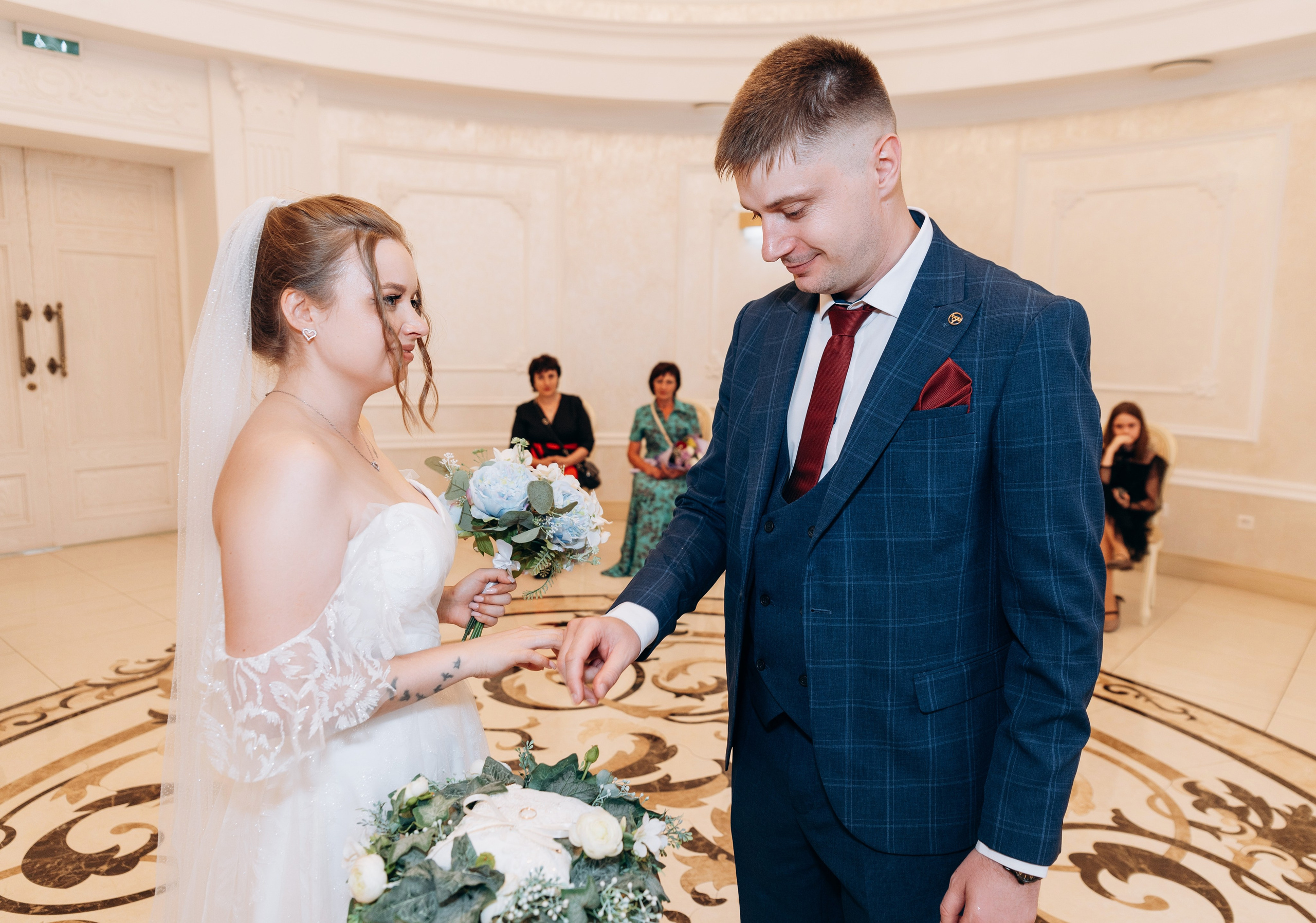 Прогулка, регистрация, банкет. Фотограф в Новосибирске