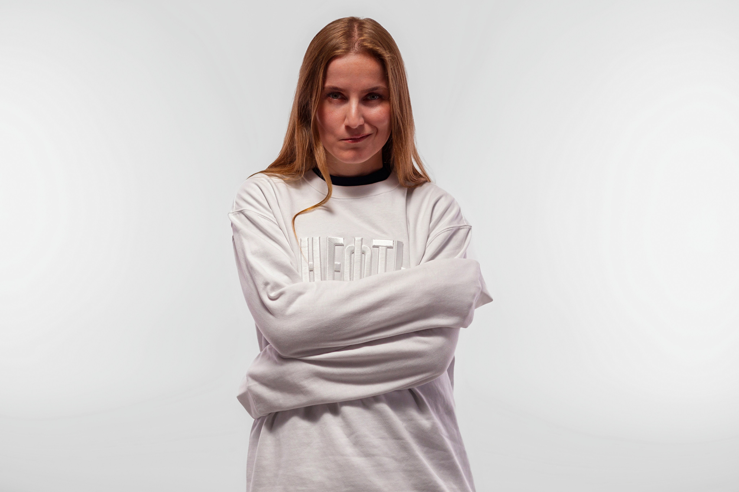 Фотосъемка одежды для маркетплейсов в СПб | Качественные кадры для каталогов