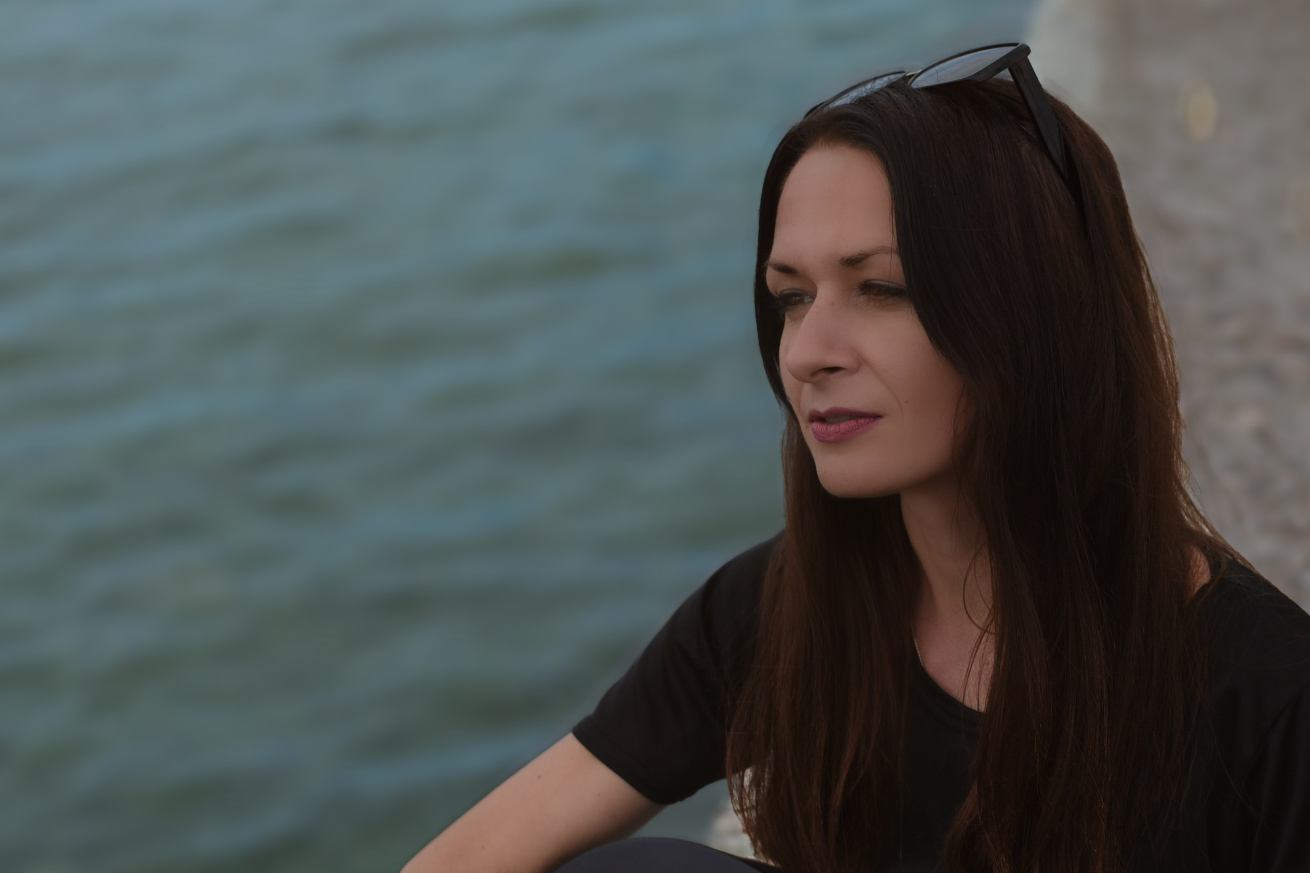 Девушка с гитарой. Главная