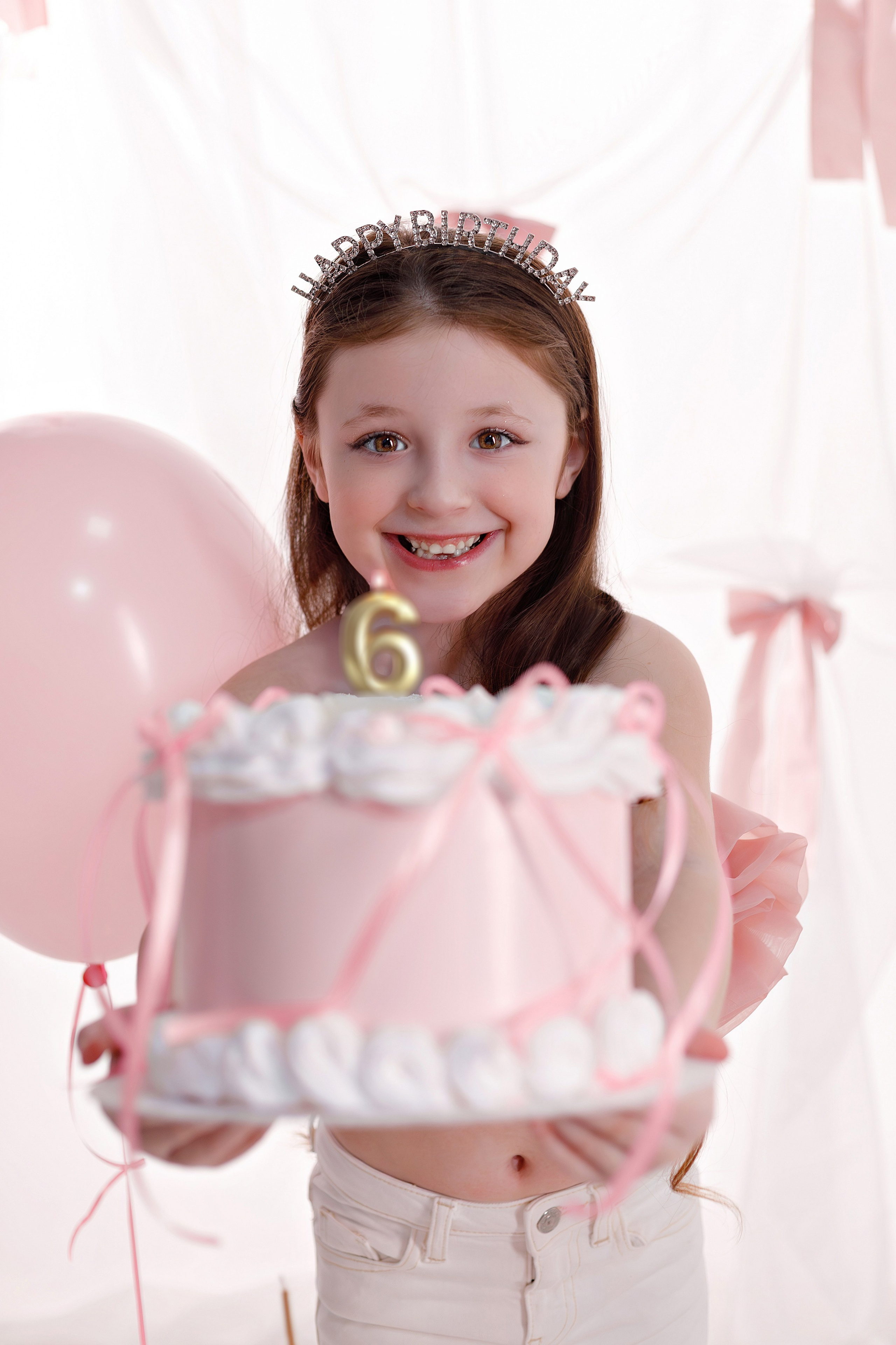 Фотосессия на День Рождения для девочек — сладкий праздник в сказочных декорациях. Детский студийный фотограф Сочи