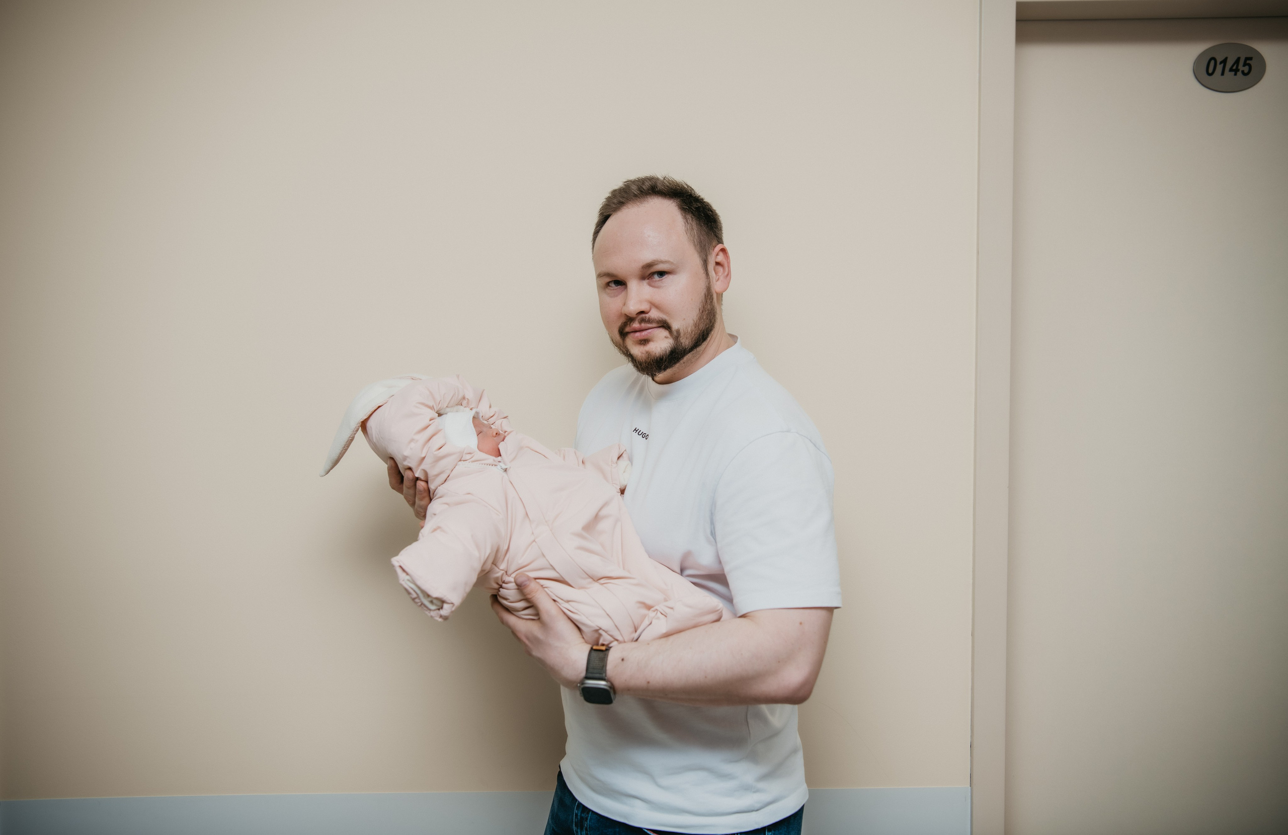 Выписка малышки. Мать и дитя на Севастопольском. Фотограф на выписку из роддома в Москве и МО