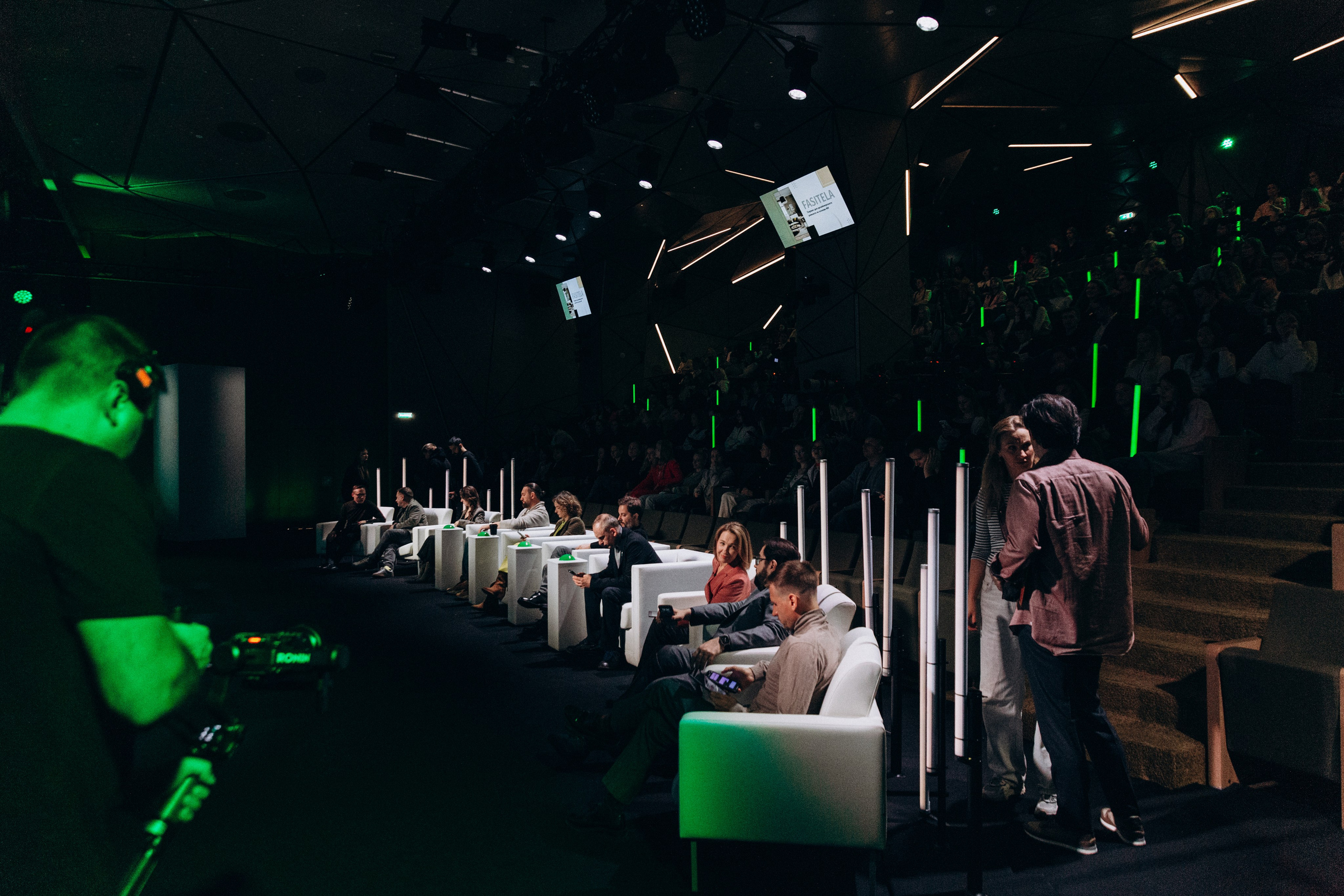 Битва стартапов. Олег Левин — профессиональный концертный и бэкстейдж фотограф в Москве