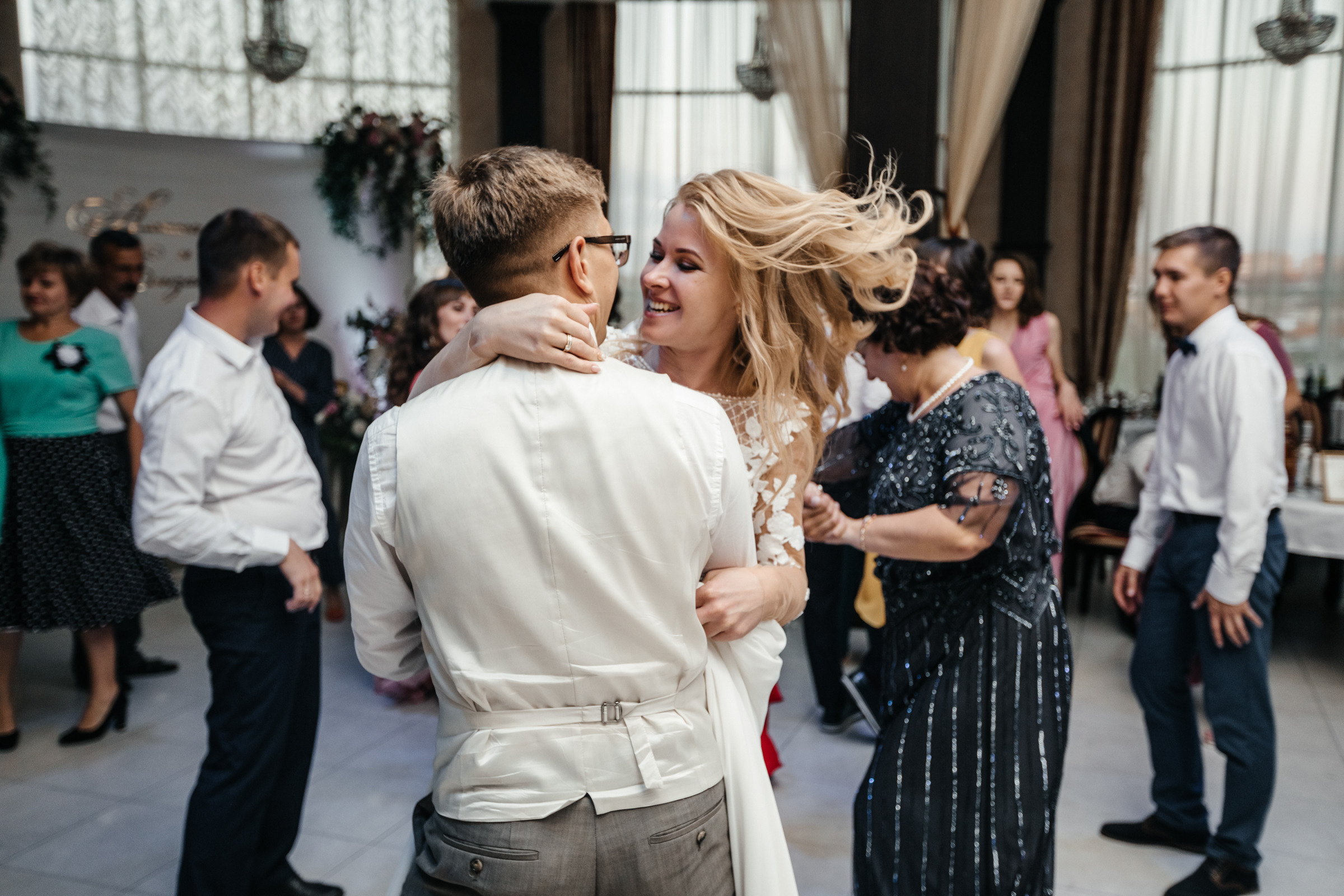 История написанная в книге. Свадебный фотограф в Ульяновске Алексей Китов