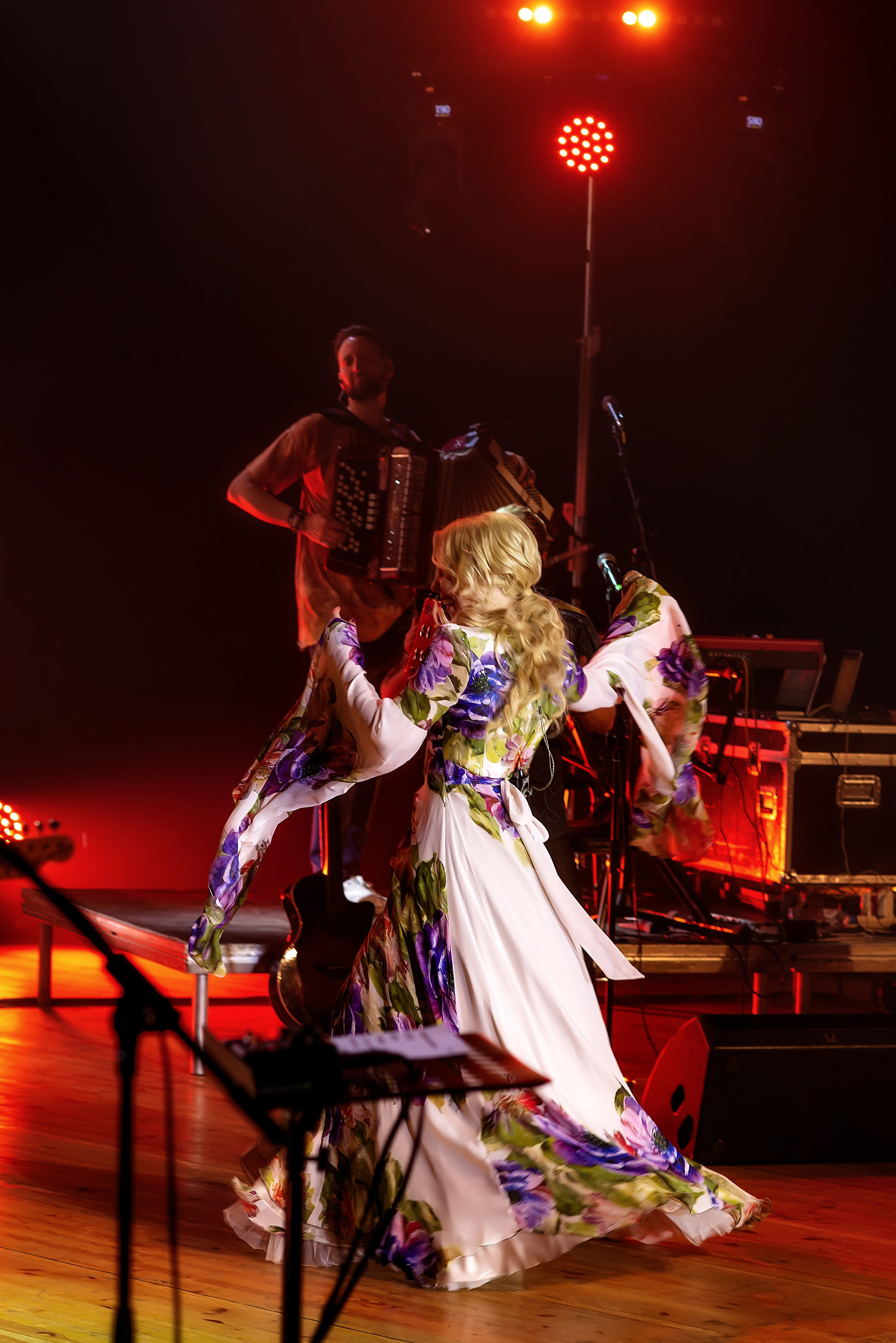 Концерт Пелагеи. Школьный, фэшн фотограф в Тюмени и в России Ирина Королева