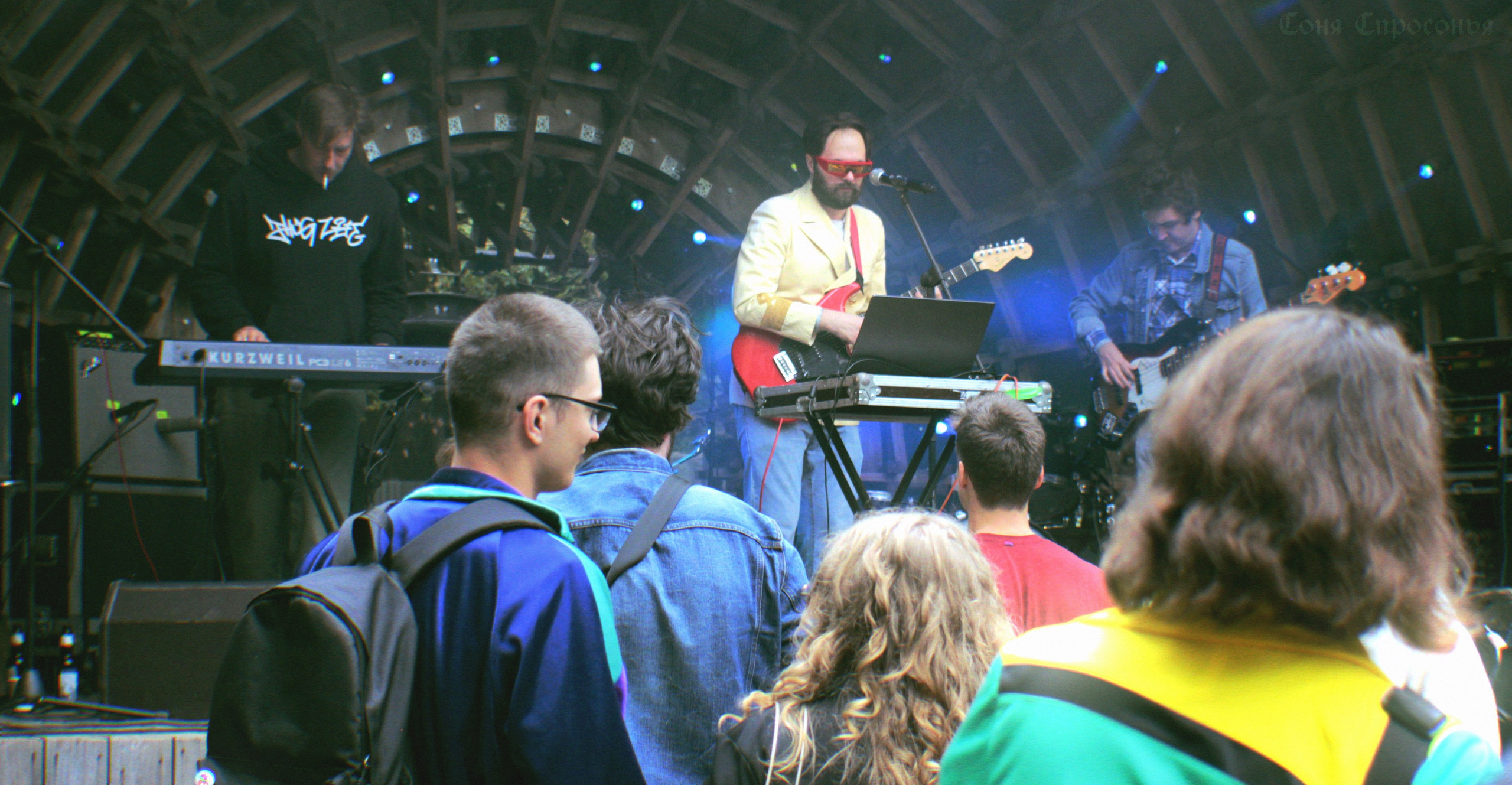 Синестетик 26.08.23. Концертный и портретный фотограф в Москве Соня Спросонья