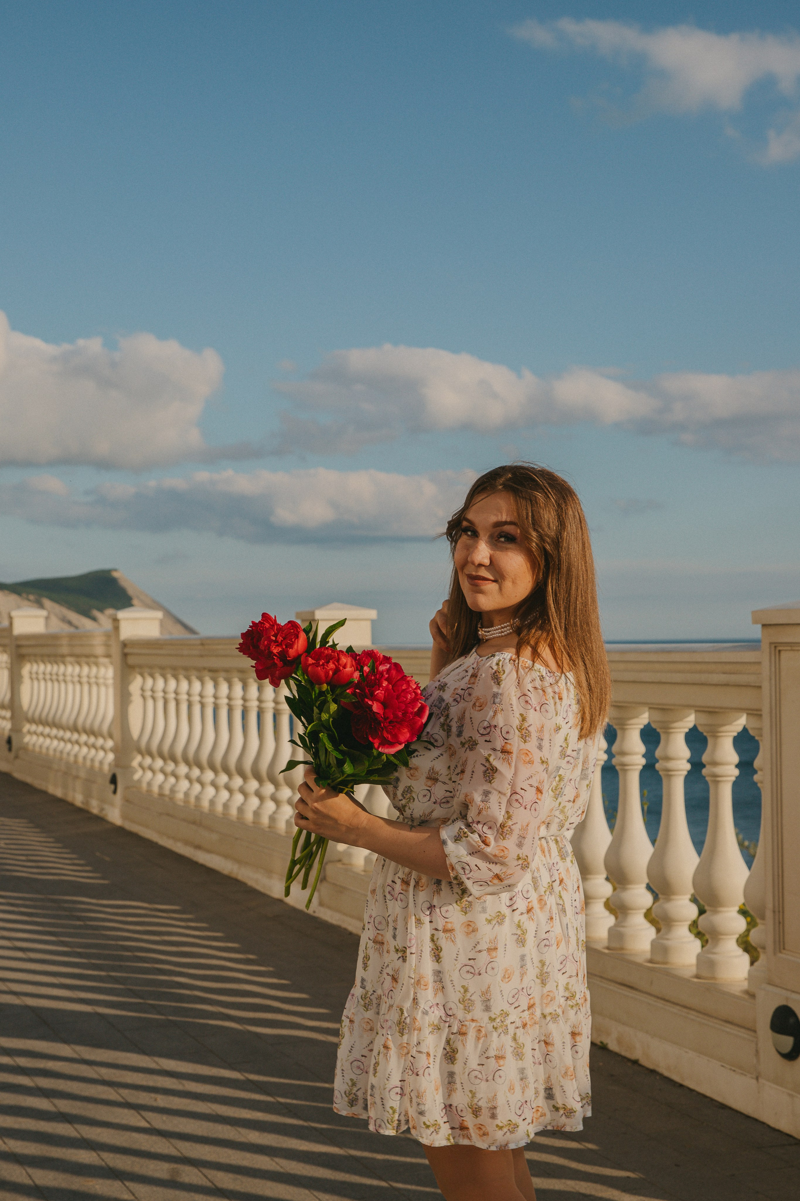 Прогулка с пионами