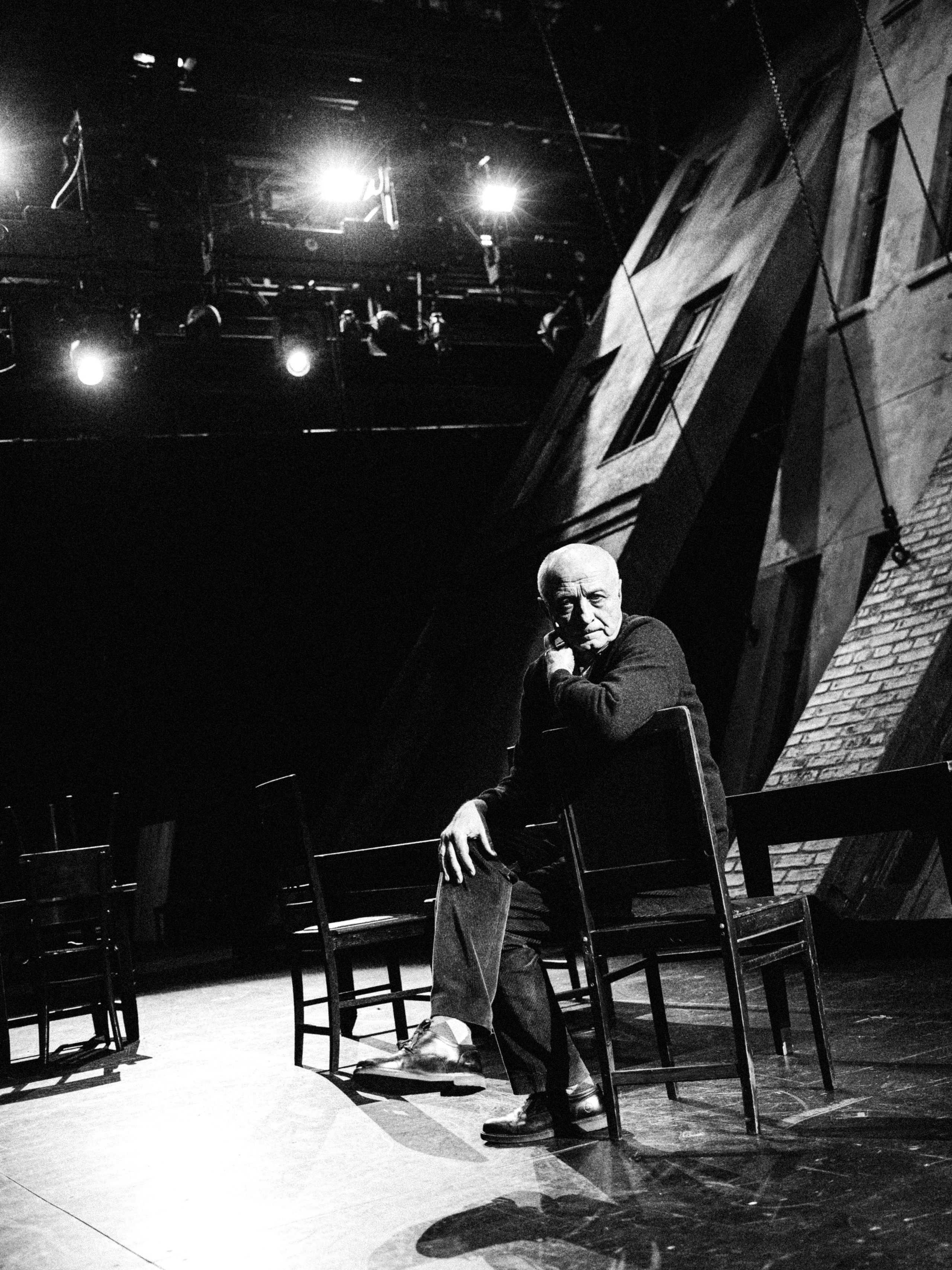 Theatre backstages. Portrait and backstage photographer Nina Crane