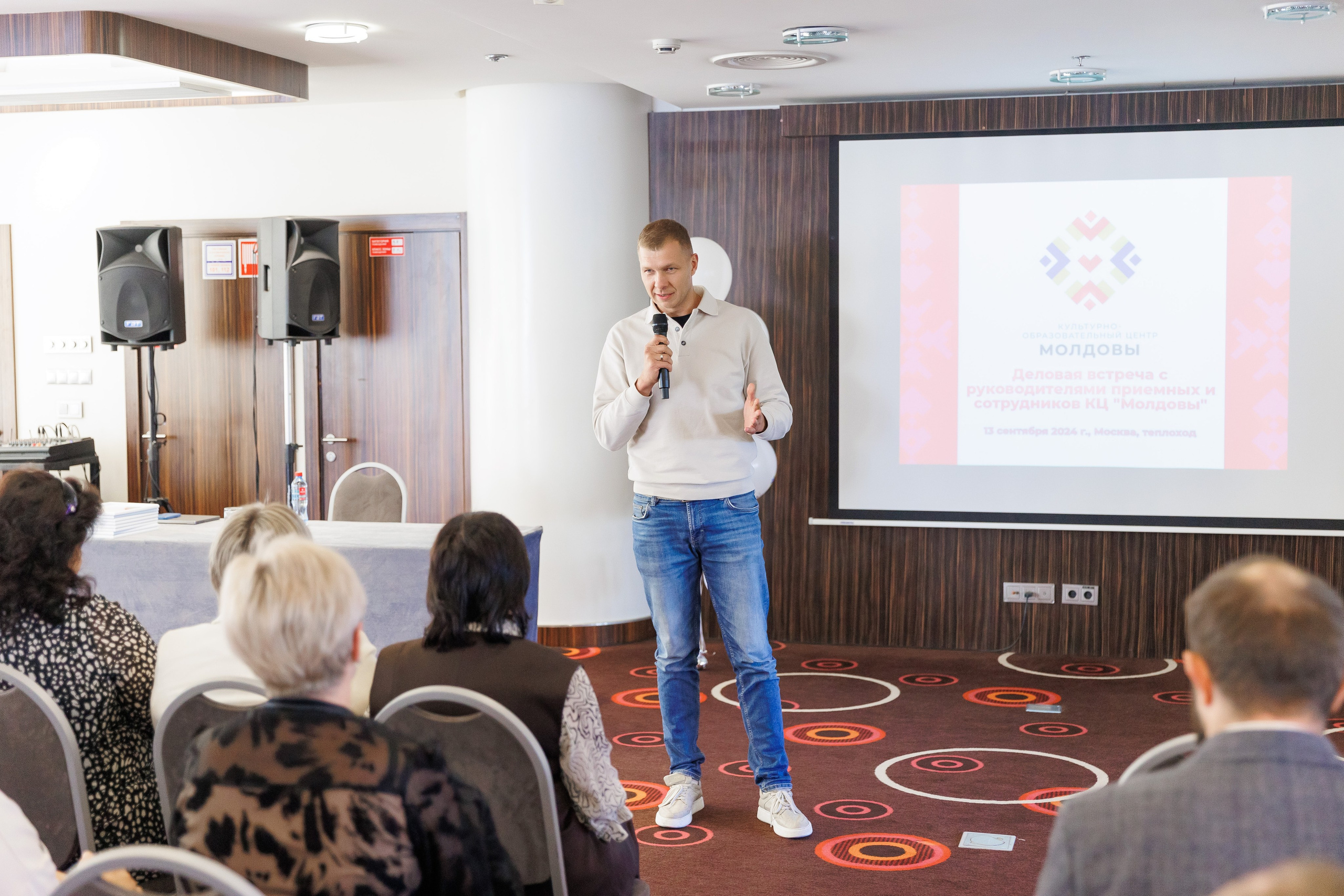 Конференция Молдова. Фотосъёмка для бизнеса — предметное фото, репортаж с мероприятий, портреты людей, съёмка интерьера и экстерьера