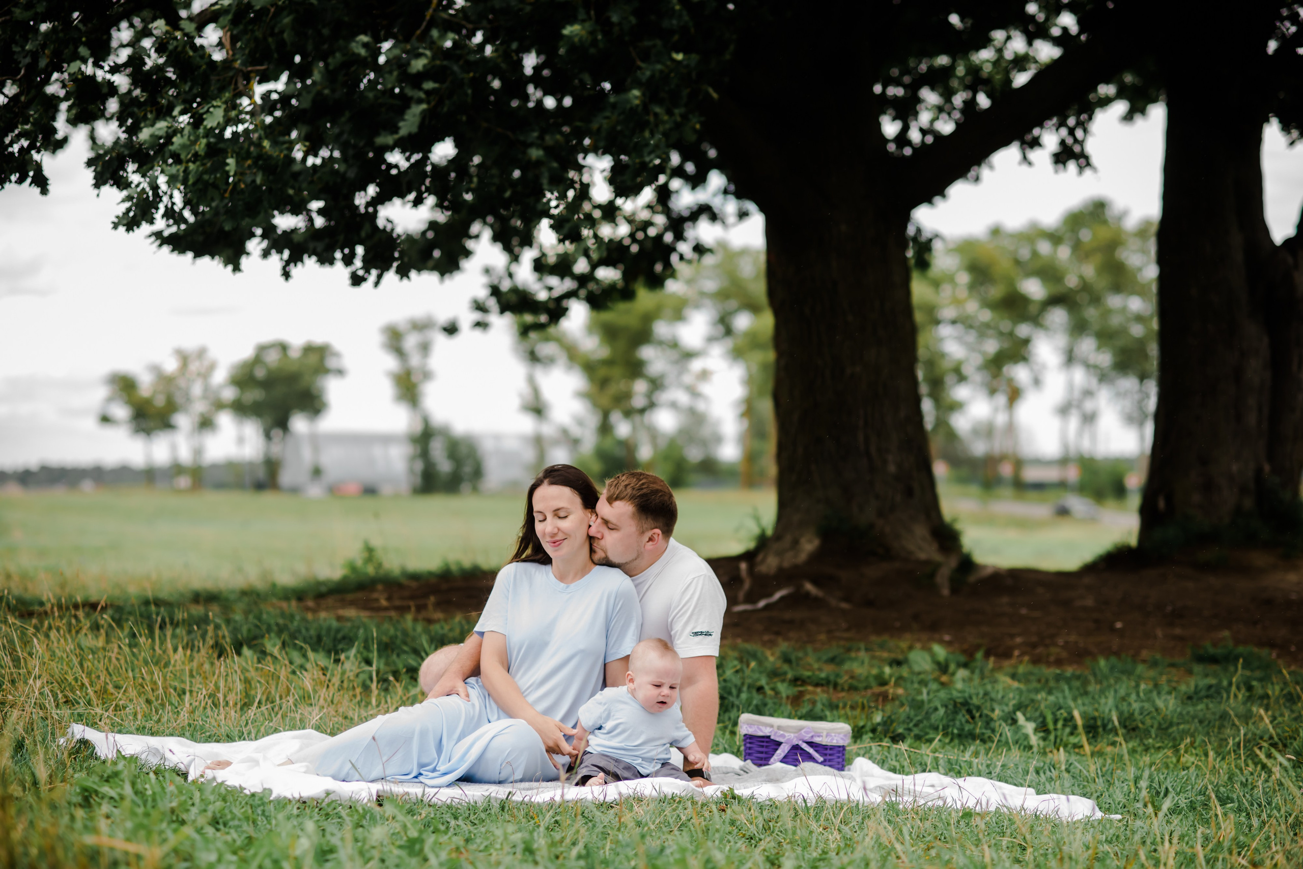 Анна и ее семья, фотосессия в поле. Свадебный и семейный фотограф Евгения Кононова
