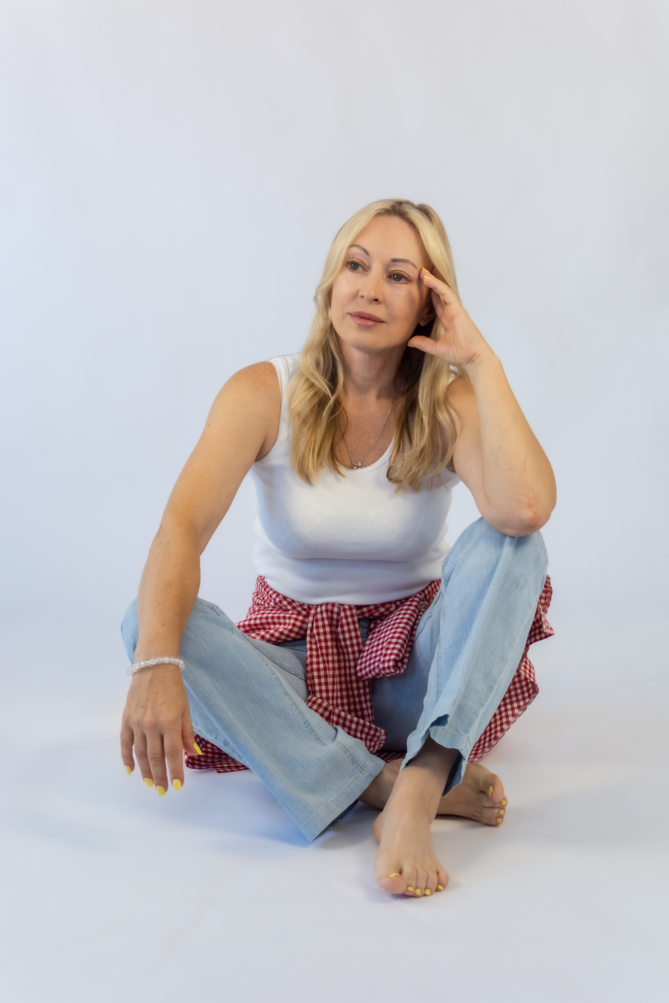 Студийный белый. Елена Волкова семейный фотограф в станице Гостагаевской города-курорта Анапа