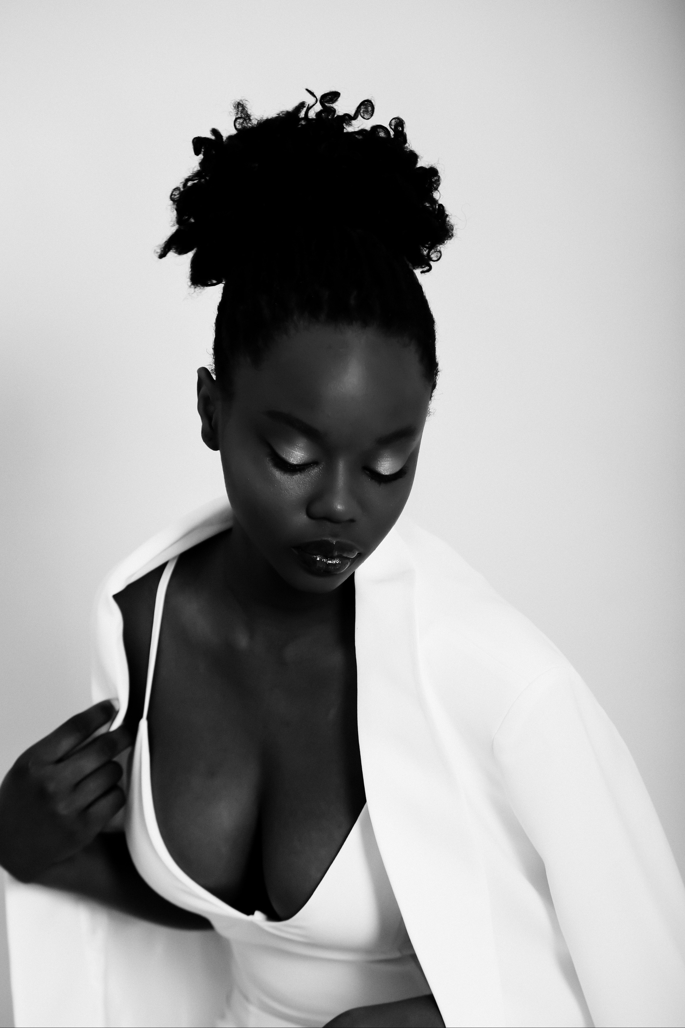 Каталог Девушки. Студия рекламной и предметной съемки товаров WELKO Studio