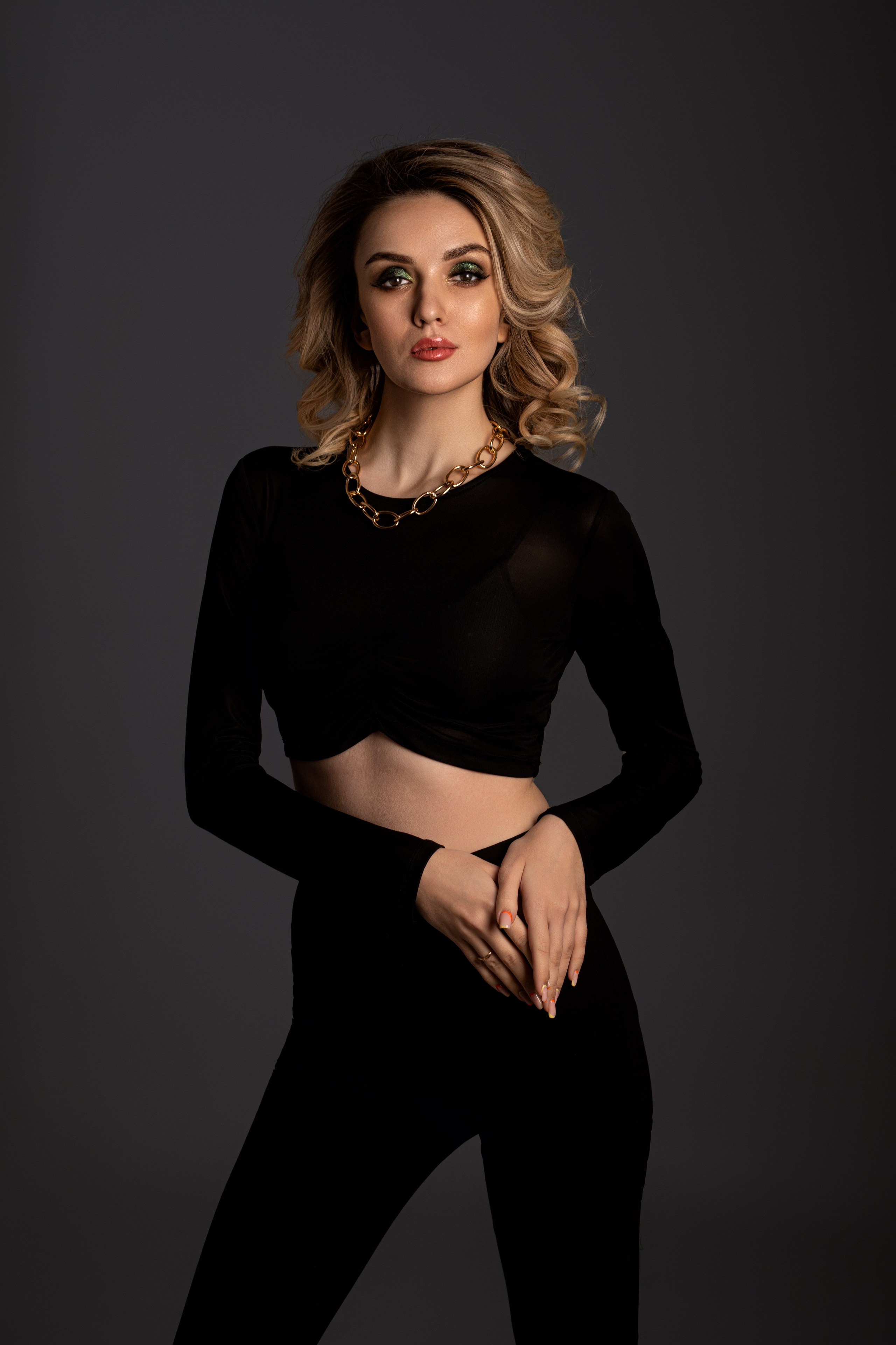 Фотосет с Евгенией в студии на циклораме в формате для «себя»