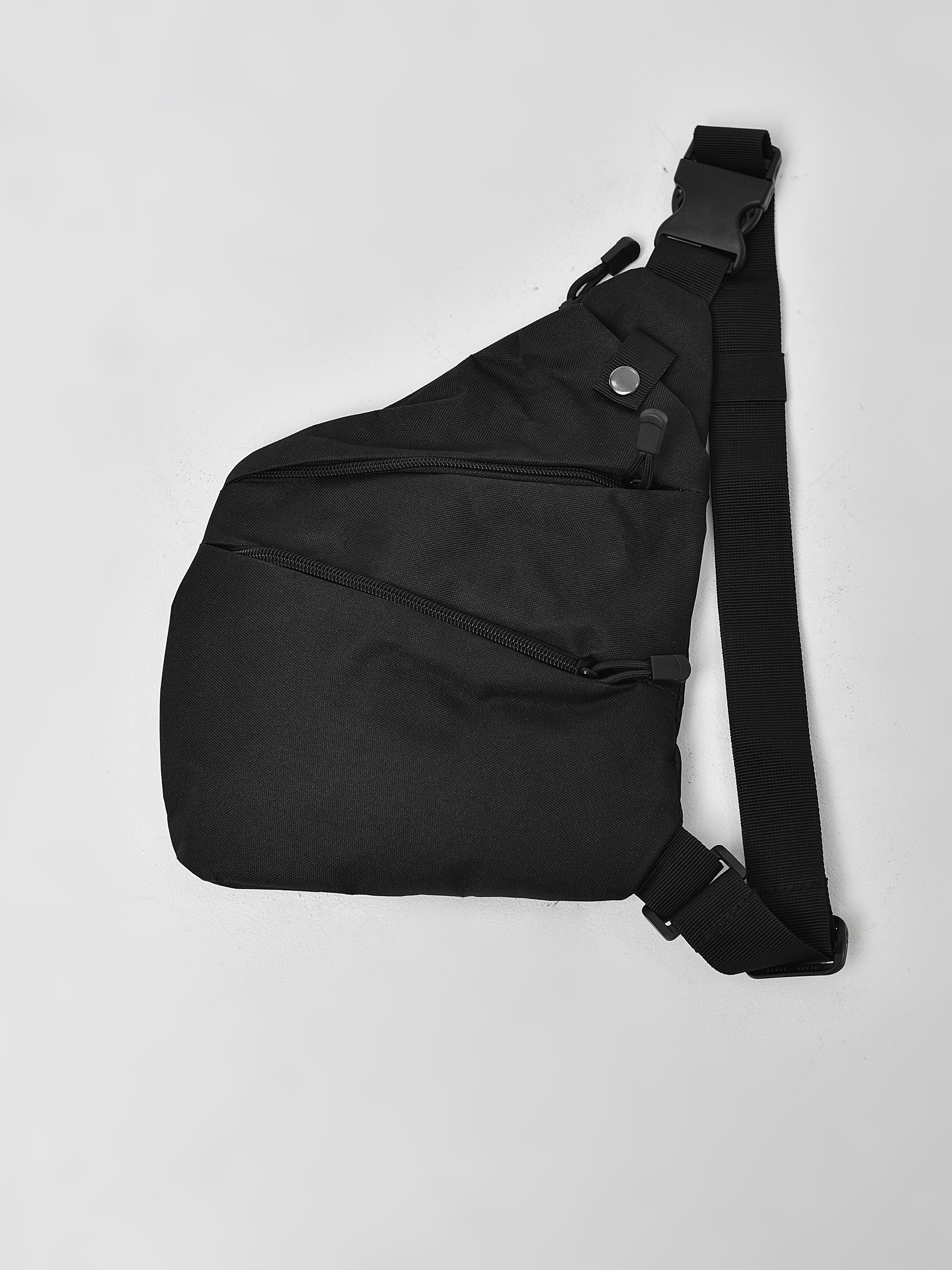 Кейс «Мужские сумки» для маркетплейсов. Фотограф Таина Комбарова