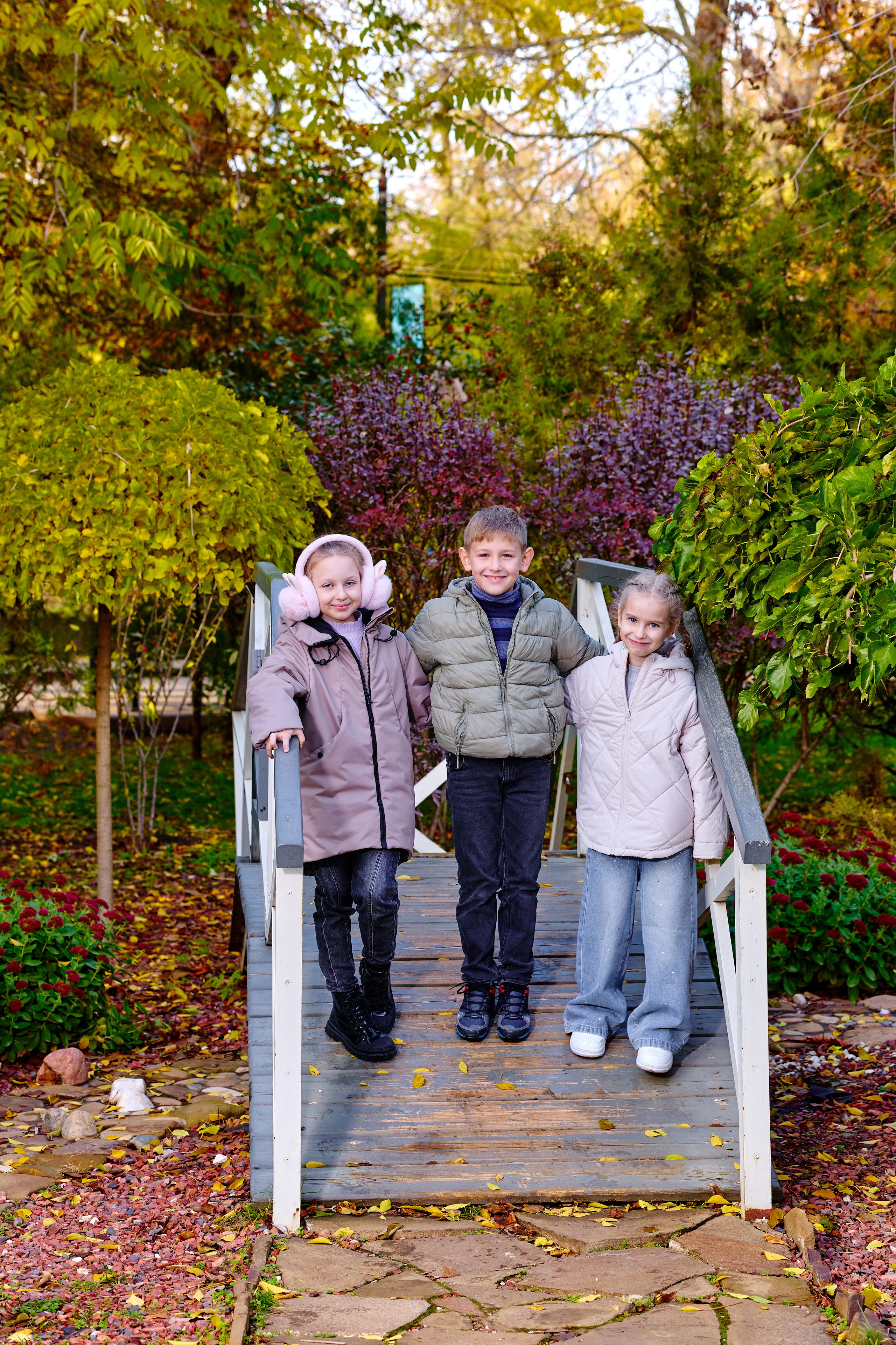 Прогулка в парке классом. Фотограф Выпускные альбомы Таганрог Сергей Коробченко