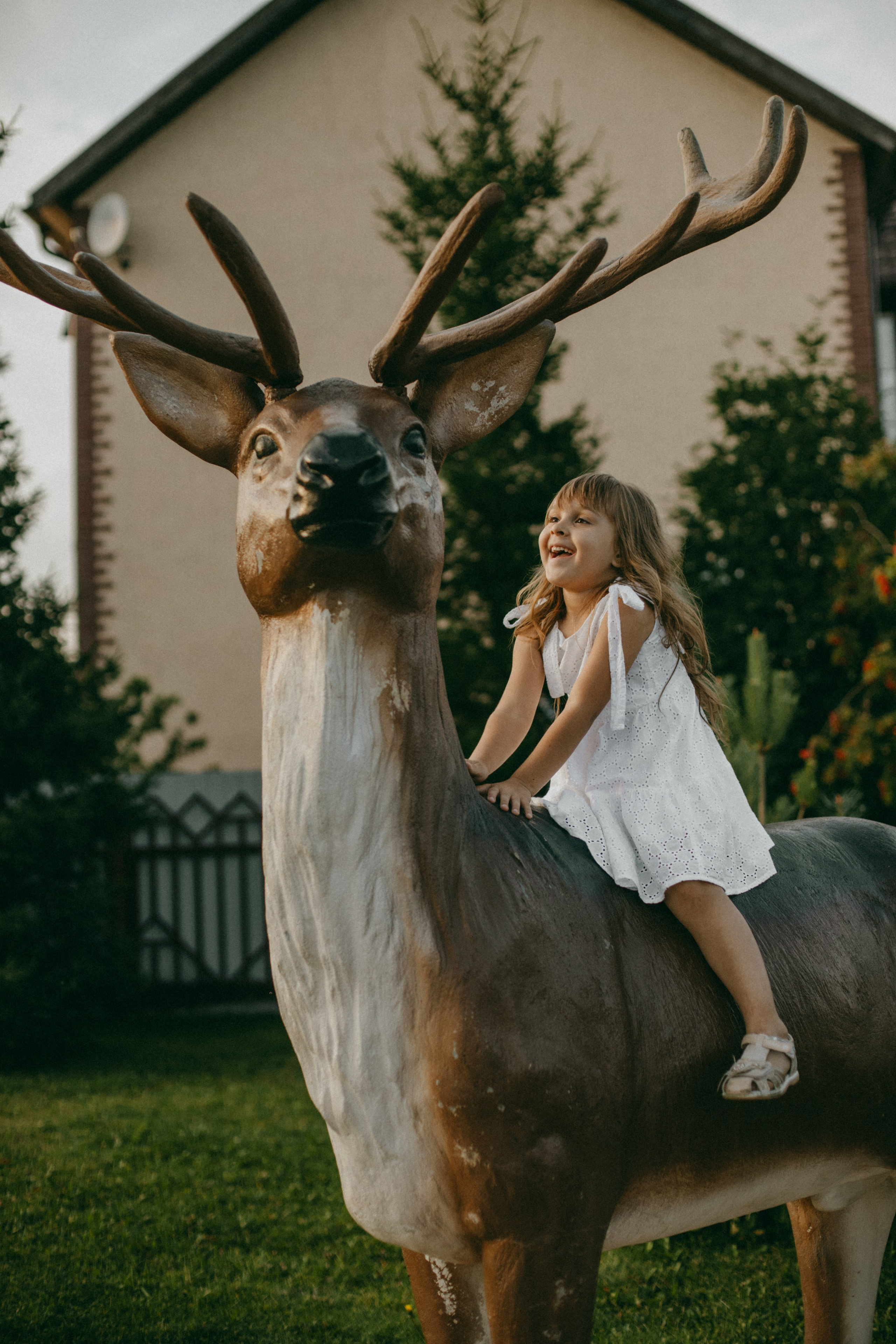 Эмма и Влада на летней прогулке с мамой. Фотограф Наталья Кургина Слюдянка Иркутск