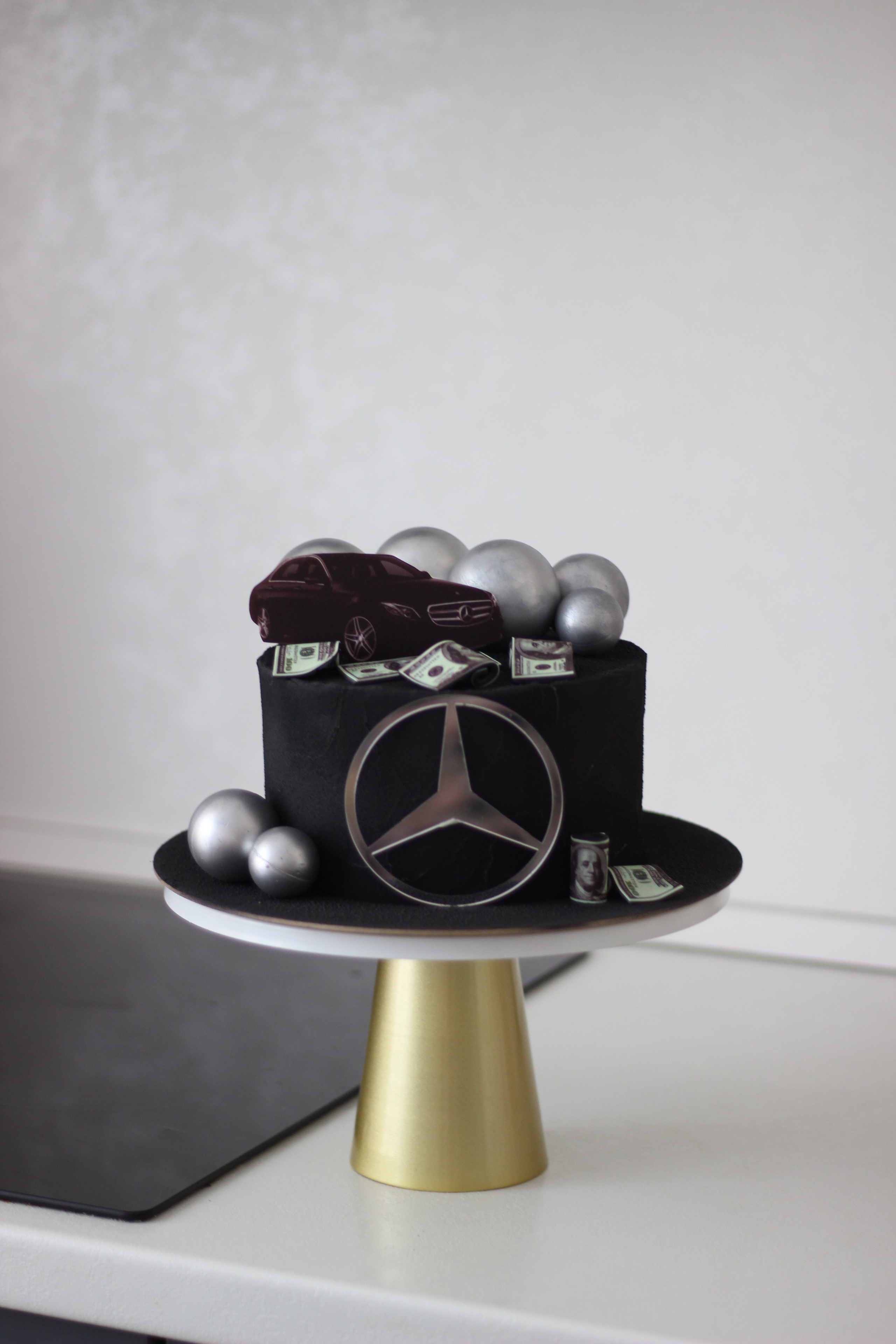 Торты на праздники. Семейная кондитерская. Торты и десерты на заказ в Москве и области