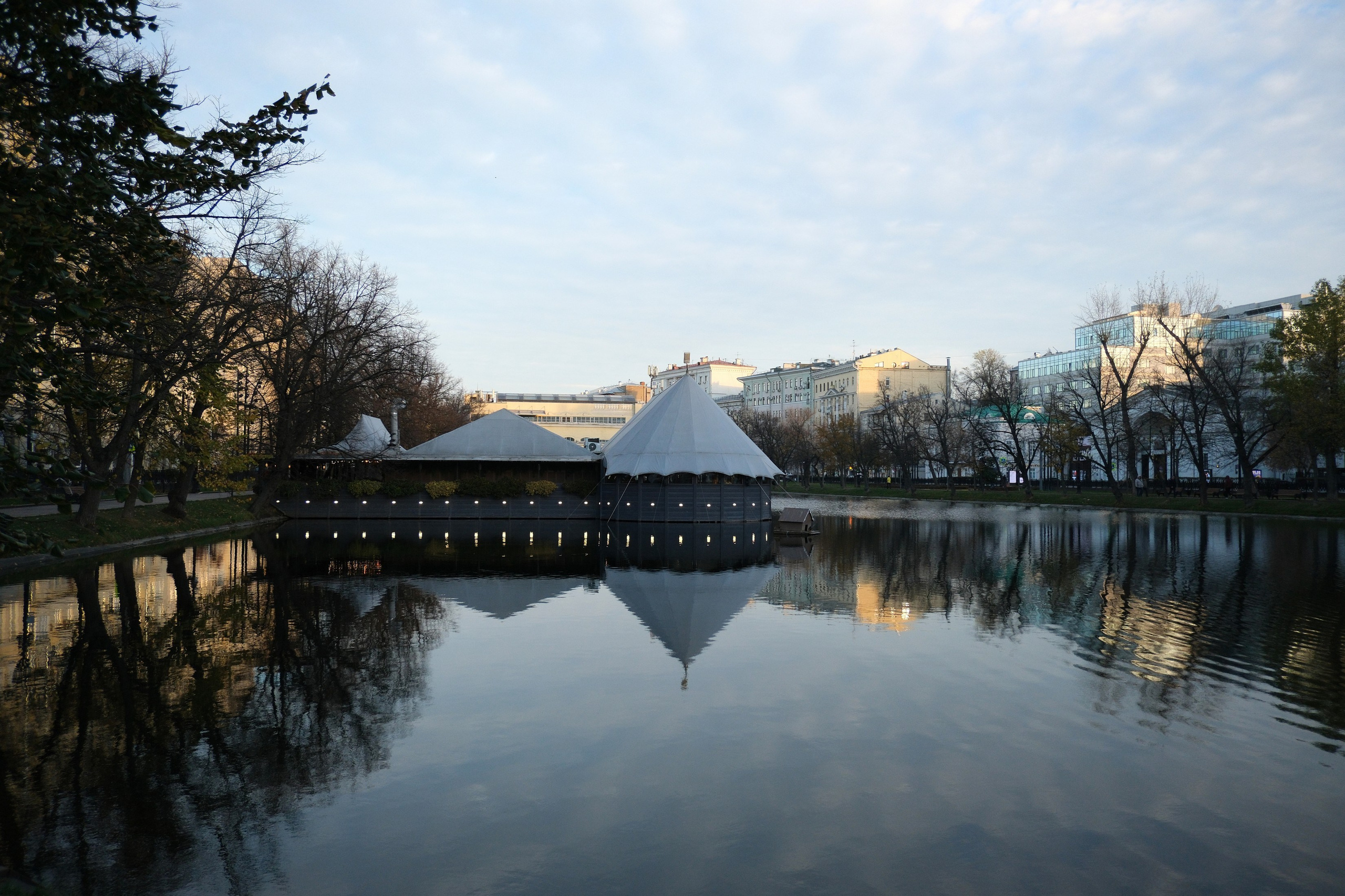 Улица, люди, жизнь…