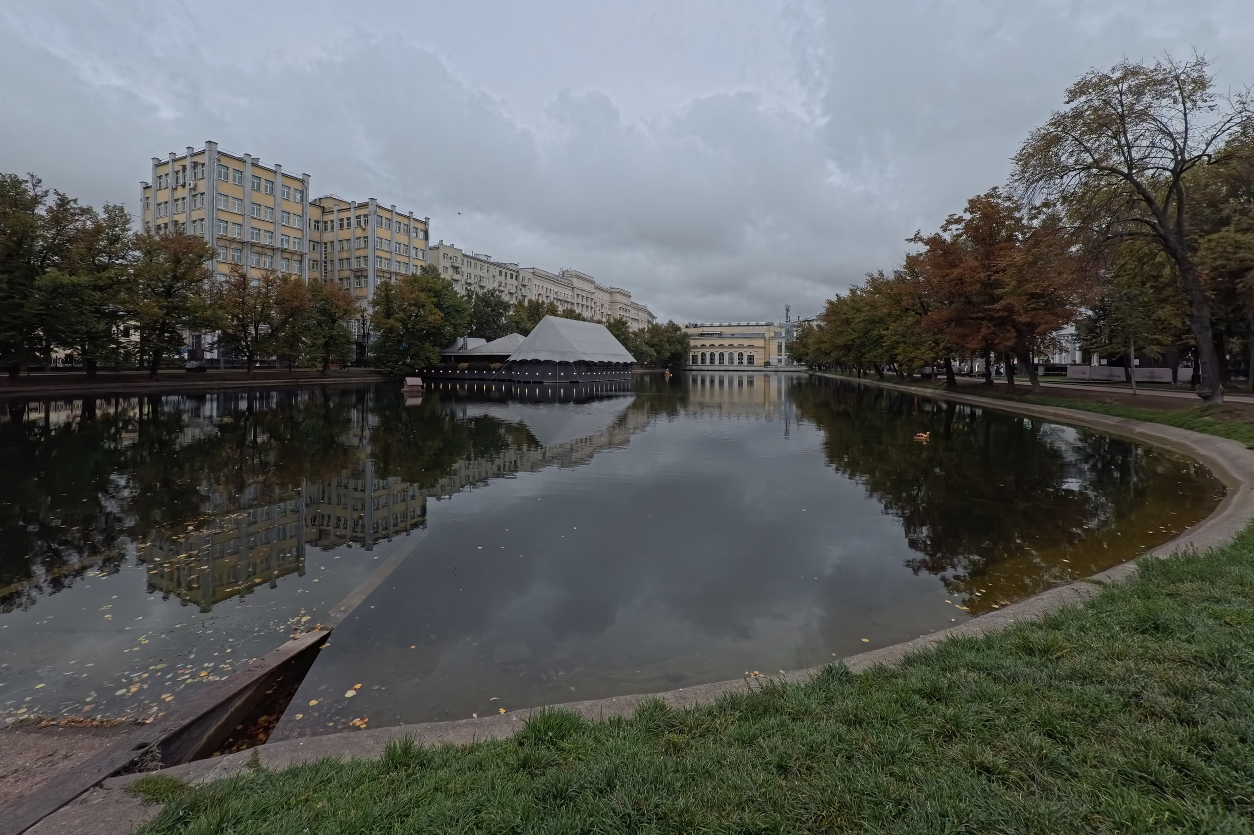 Улица, люди, жизнь…