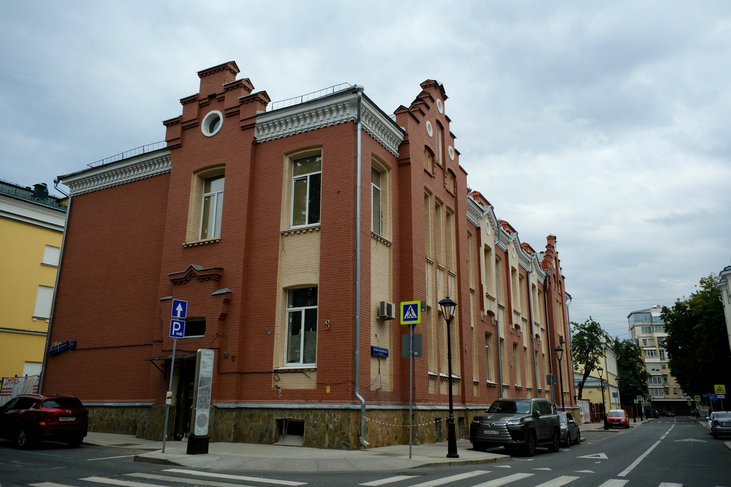 Улица, люди, жизнь…