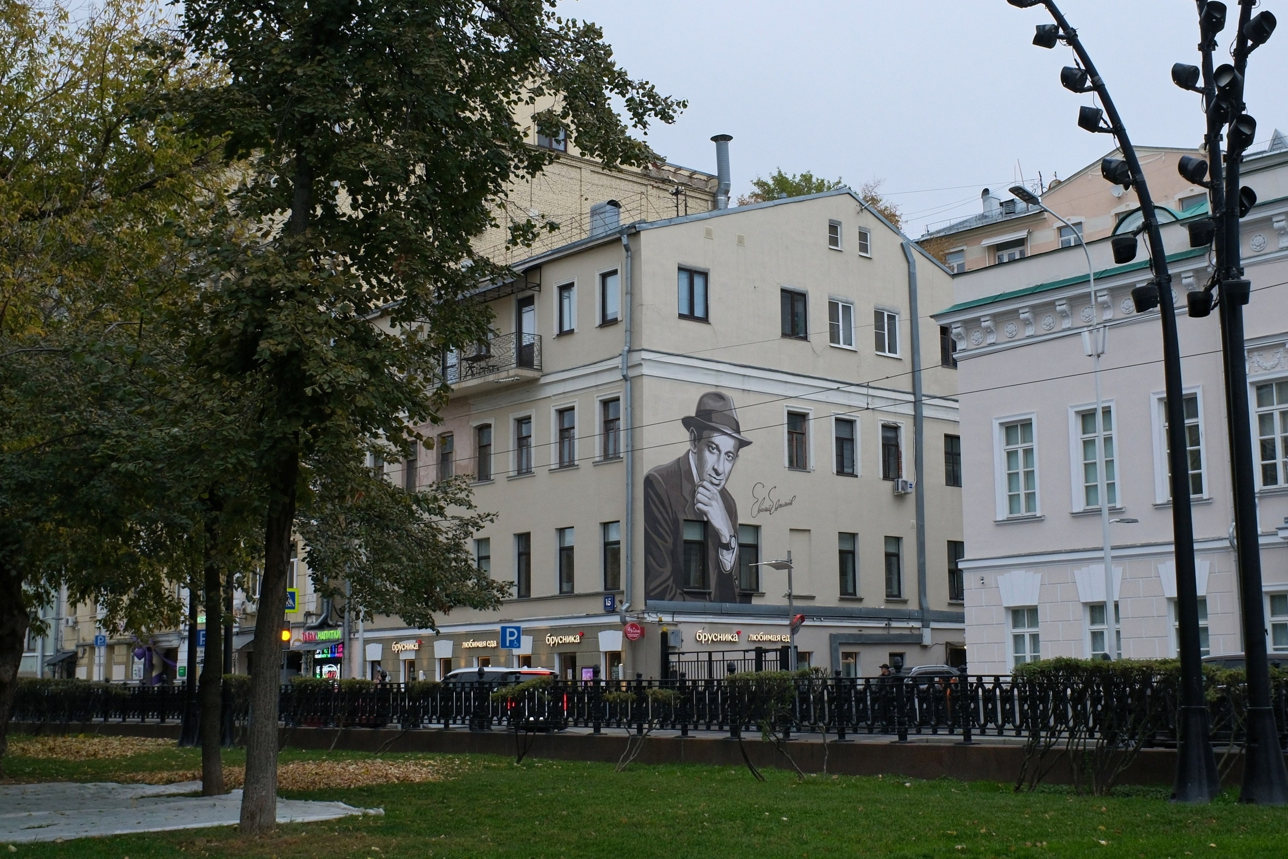 Улица, люди, жизнь…