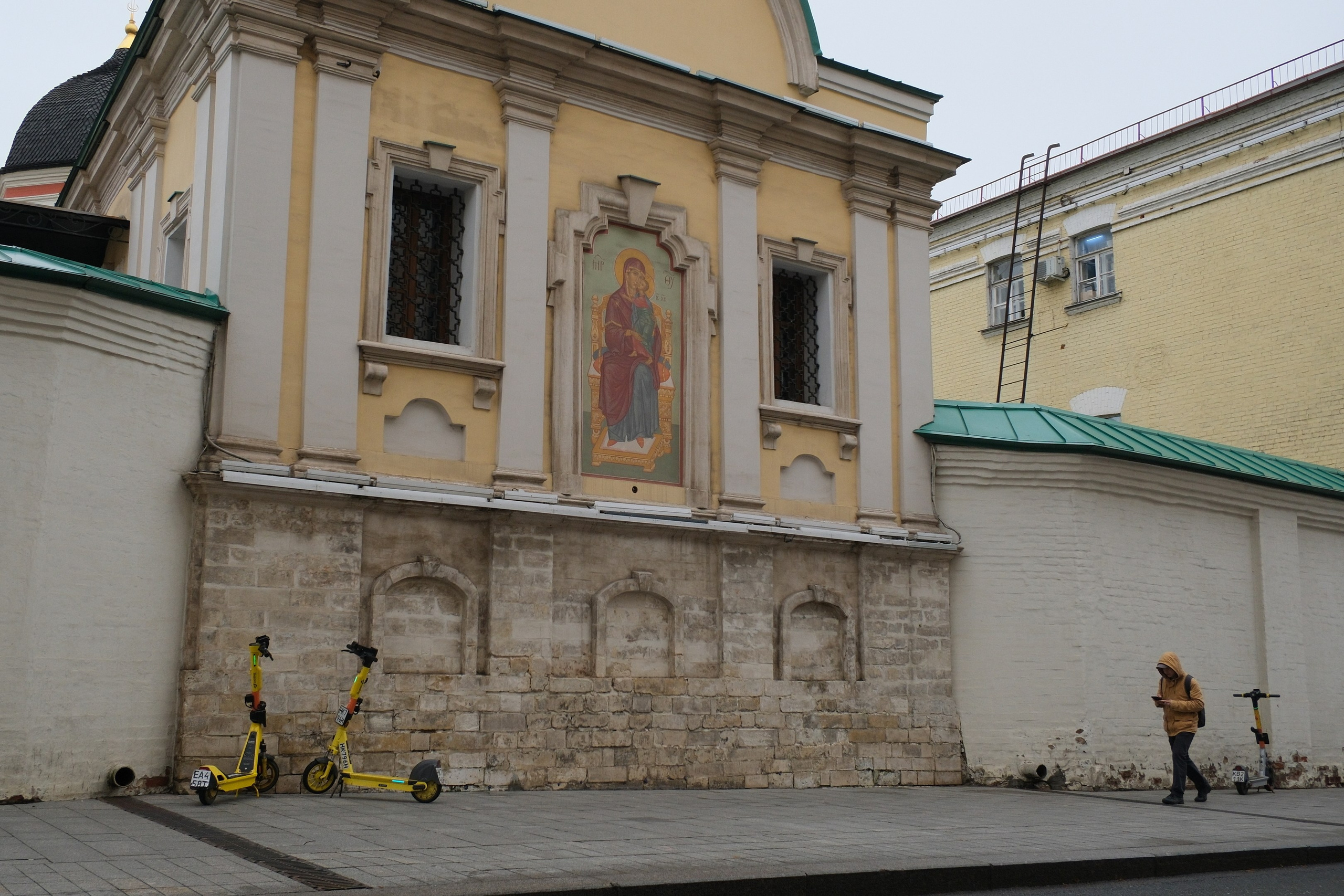 Улица, люди, жизнь…