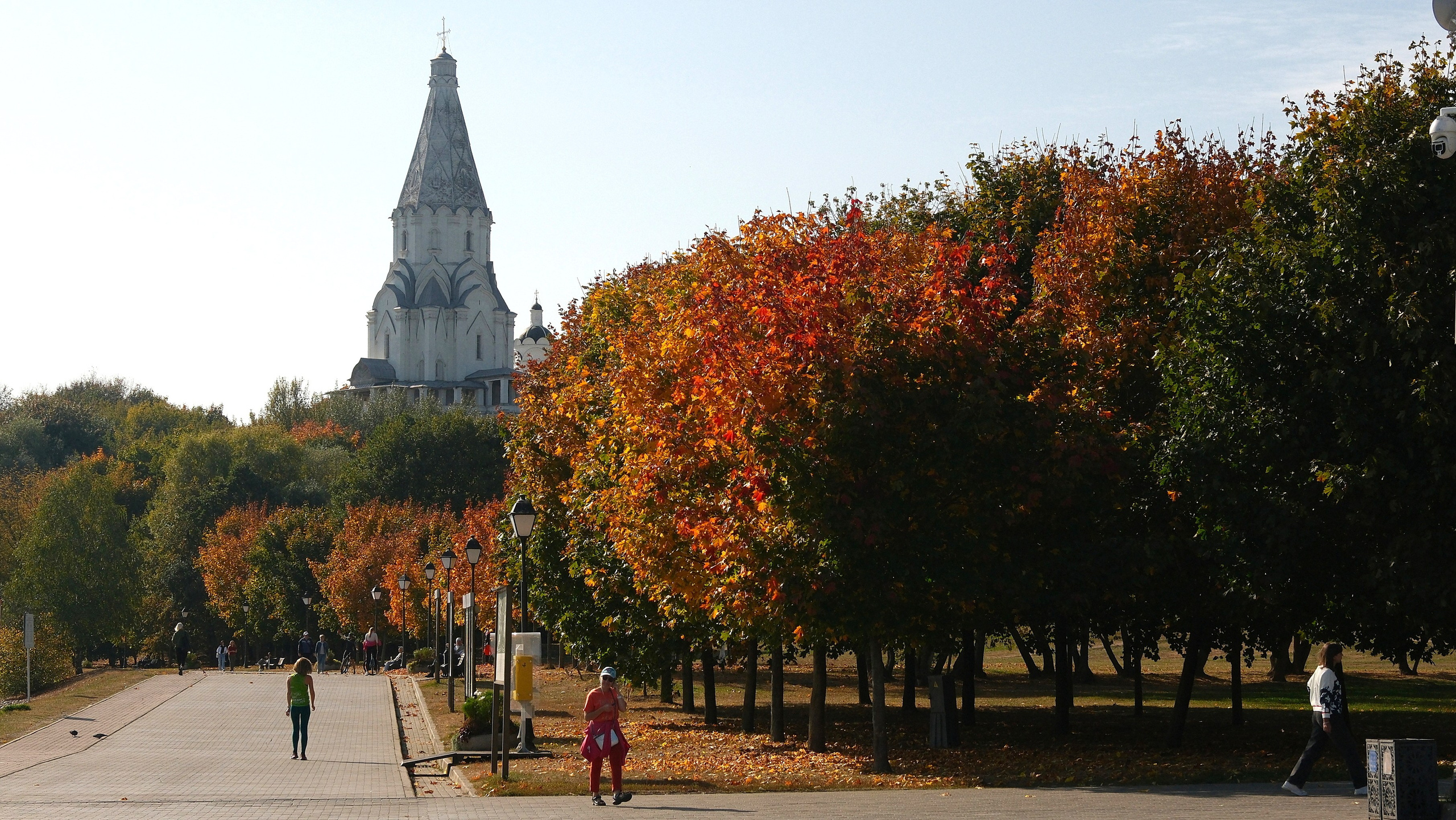 Улица, люди, жизнь…