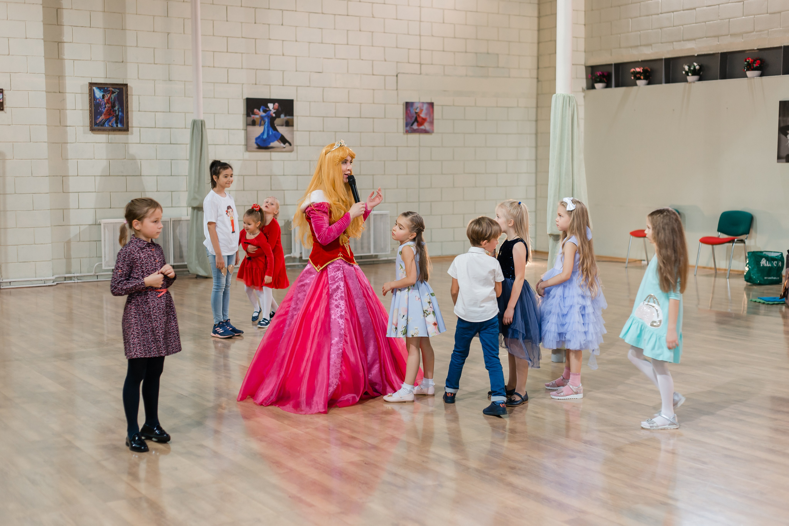 Фотосъемка детского дня рожденья. Видеосъемка и фотосъемка свадеб. Фотограф и оператор на свадьбу. Видеосъемка подкастов, собственная видео-фотостудии. Предметная фотосъемка