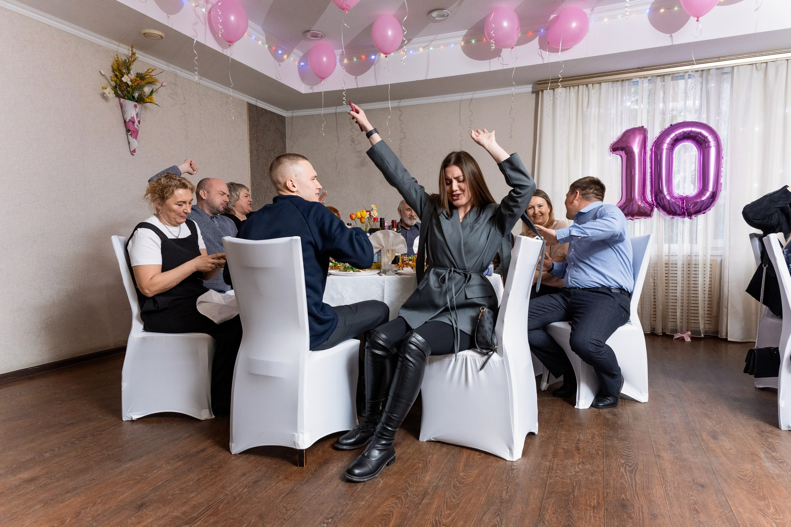 Фотосъемка 10-летнего юбилея свадьбы в Петропавловске-Камчатском, Юбилейная семейная фотосессия в Петропавловске-Камчатском, Романтическая фотосессия "Оловянная свадьба" в студии Петропавловска-Камчатского, Трогательные юбилейные фотосессии пар в Петропавловске-Камчатском, Стоимость профессиональной съемки юбилея брака в Петропавловске-Камчатском.