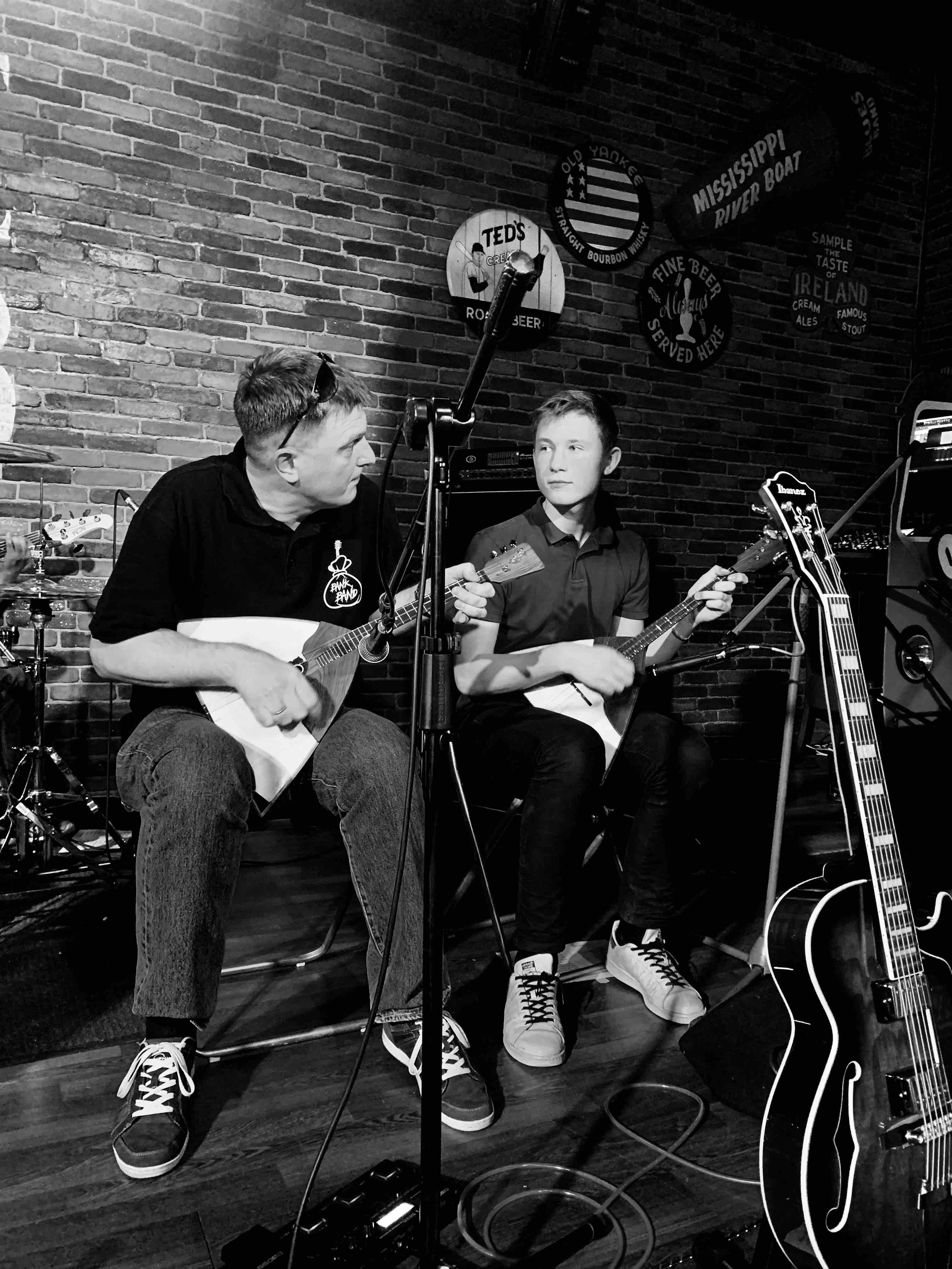 LifePub 16.03.2022. Московская кавер-группа BankBand