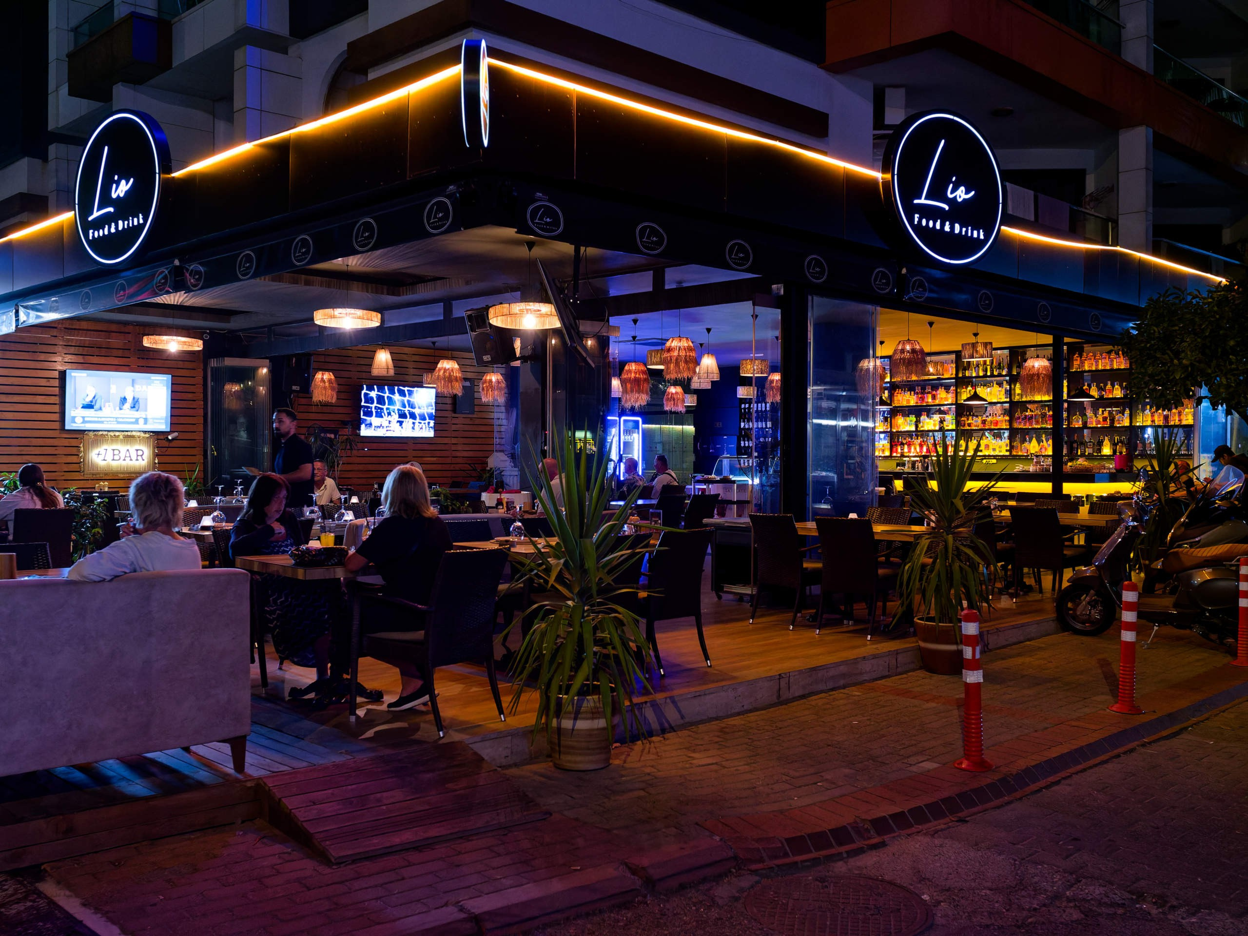 Алания 2025, город, стрит-фото. Избранные фотографии