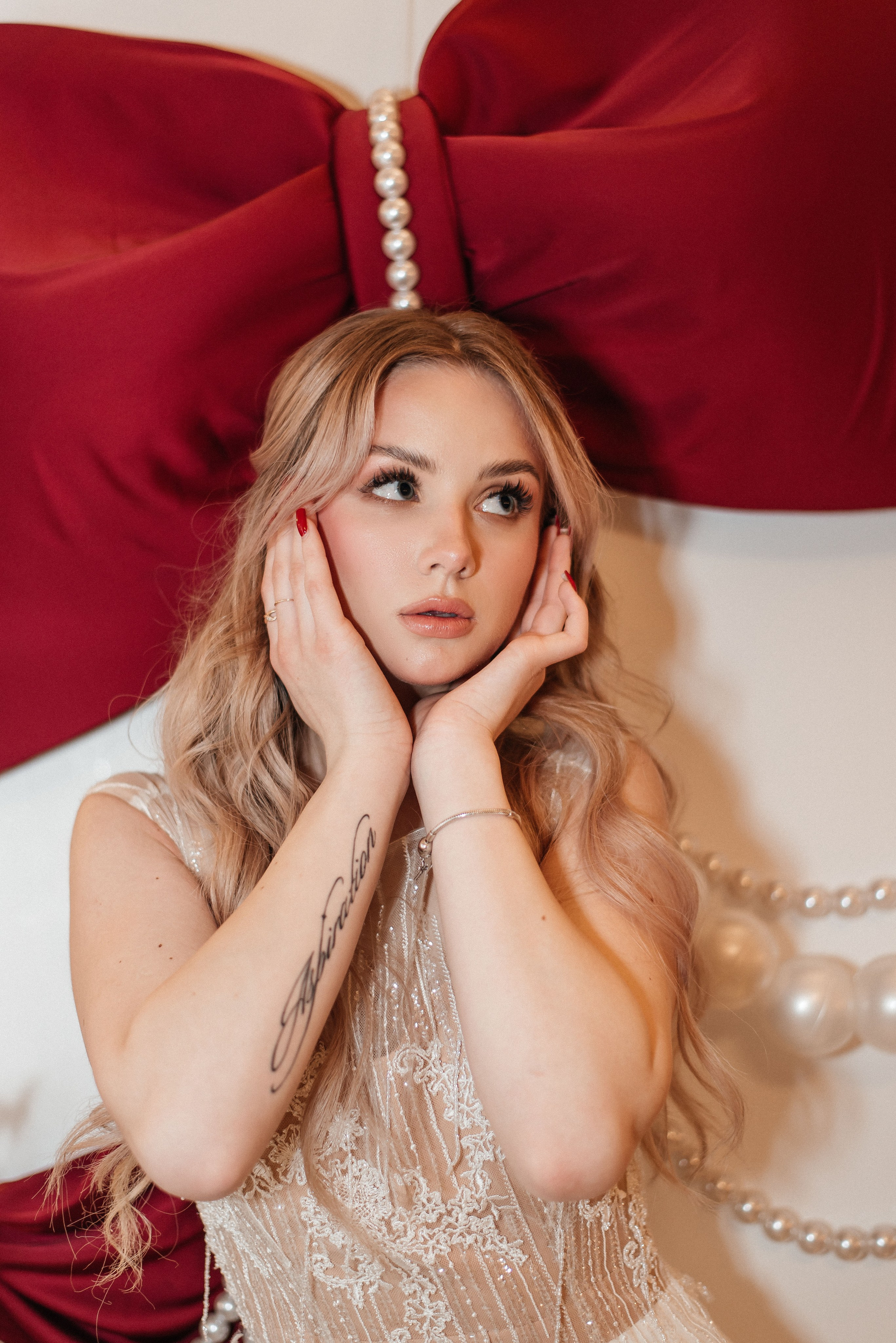 На фотозоне. Свадебный и портретный фотограф lifestyle