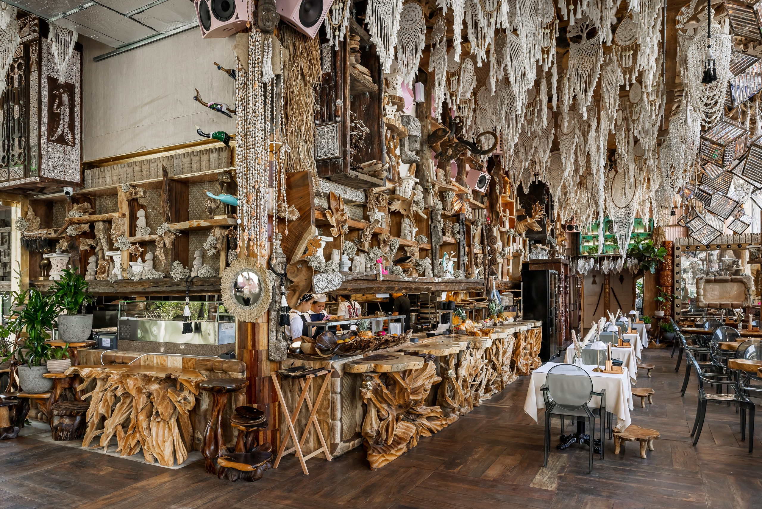 Съёмка ресторана Made in Bali на Пушкинской набережной — фото интерьера и экстерьера