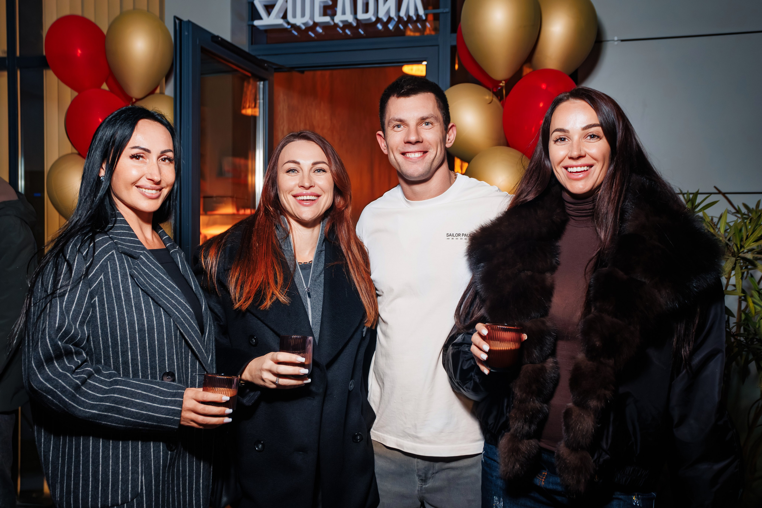 10 лет проекту «КОФЕДВИЖ» и открытие новой кофейни_Ялта_19.12.2025. Аминов Руслан | Фотограф