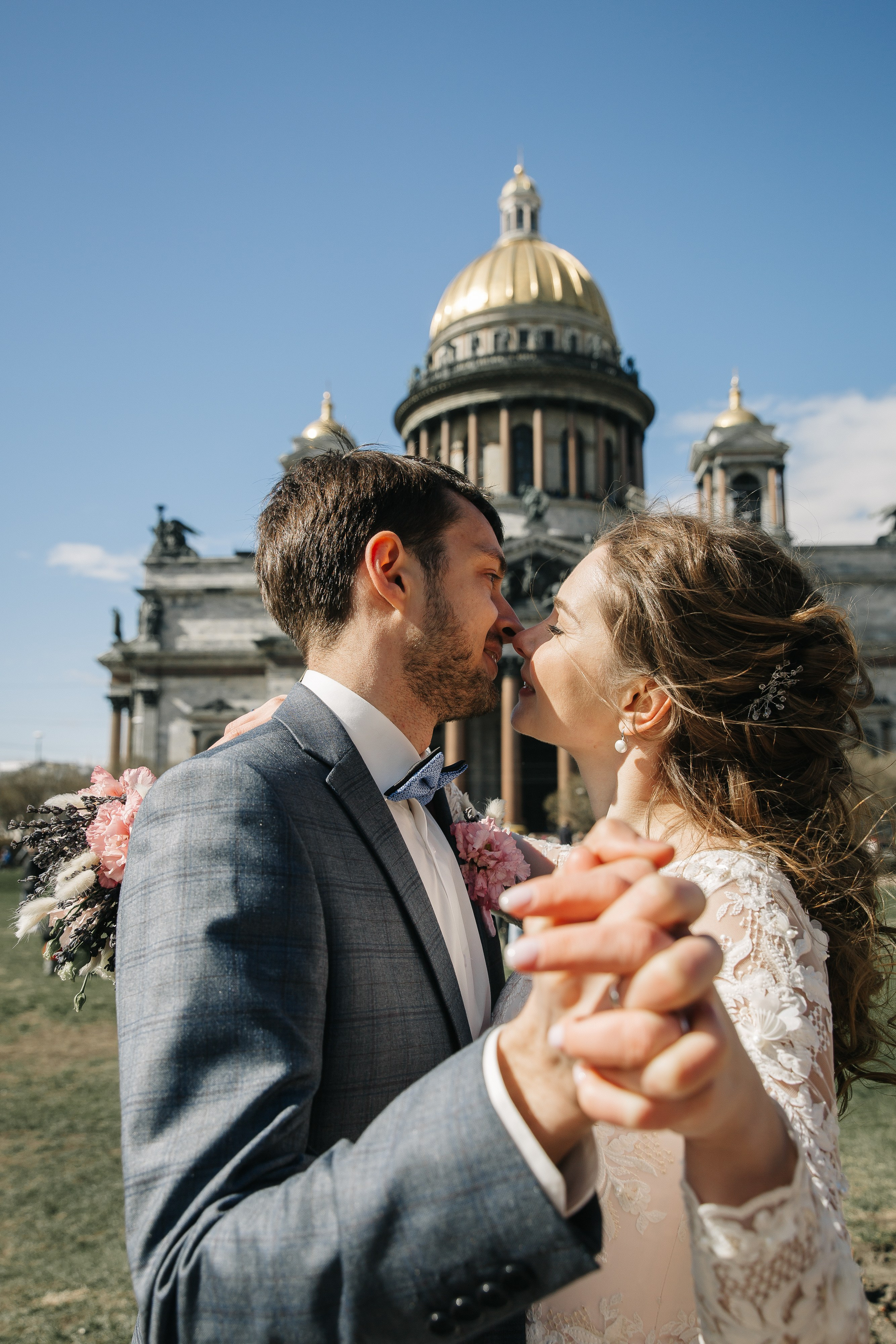 МАЙ | Дворец № 1, Атланты, Эрмитажный дворик. Свадебный фотограф в Санкт-Петербурге Полина Корзухина