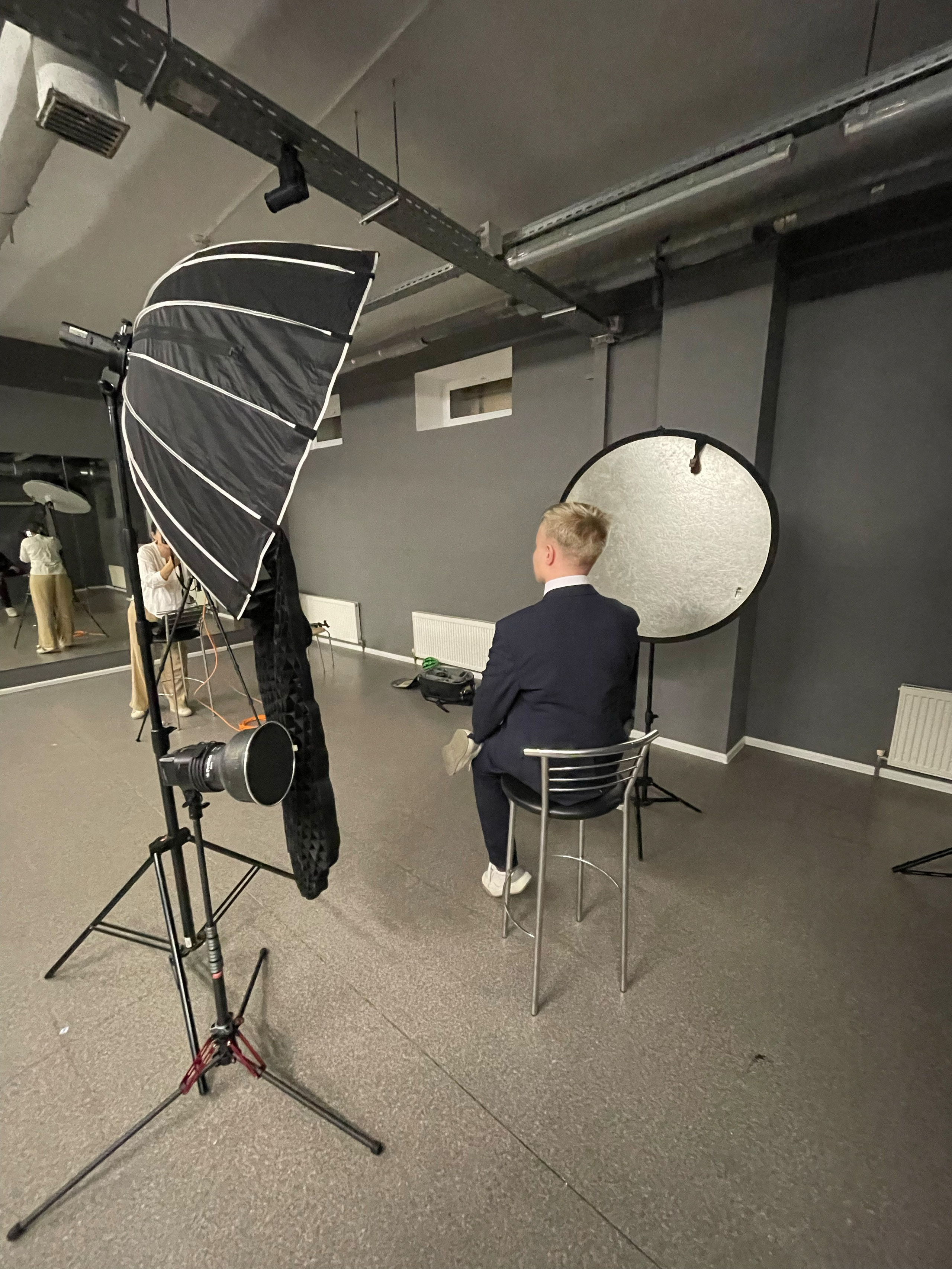 Окт120 + отражатель + 100 зонт контр + рефлектор с сотами на фон. Семейный фотограф Александр Передерий