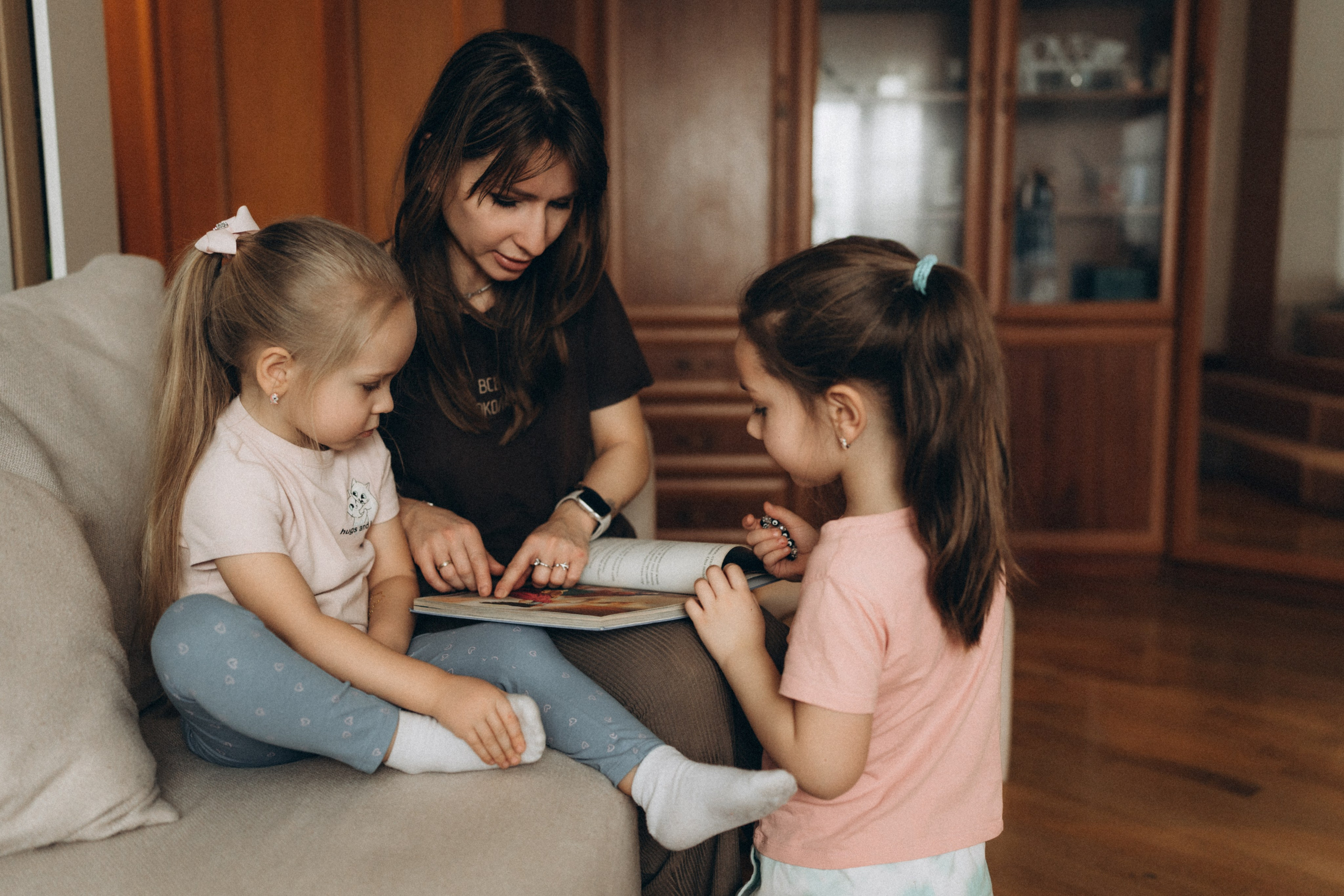 Уютная домашняя фотосессия Любы Димы Веры и Алины. Детский, семейный и ньюборн фотограф в Москве Юлия Шуарт