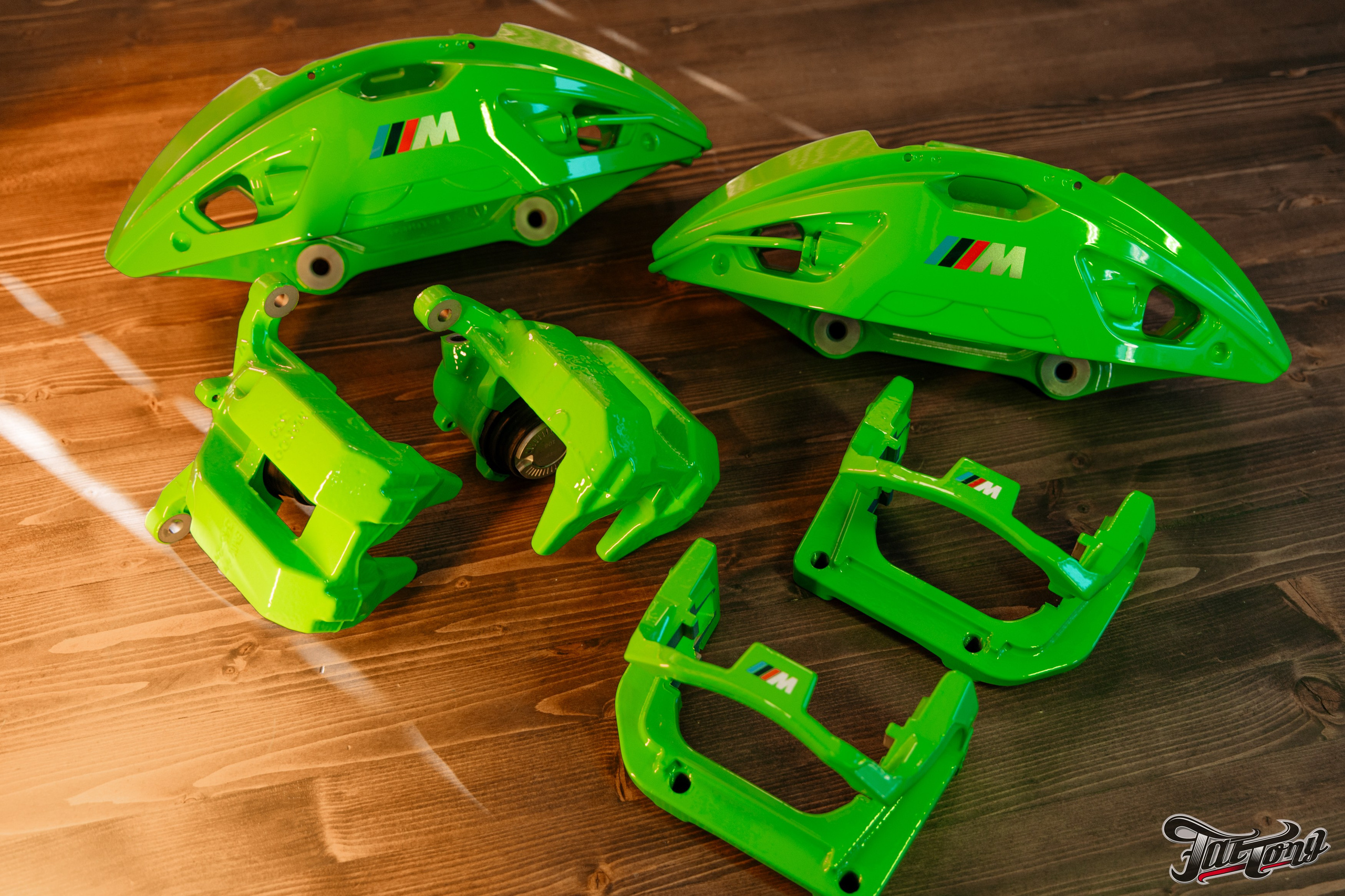 BMW 440i оклейка в зеленый, выхлоп, установка карбонового обвеса, окрас суппортов. DeLorein