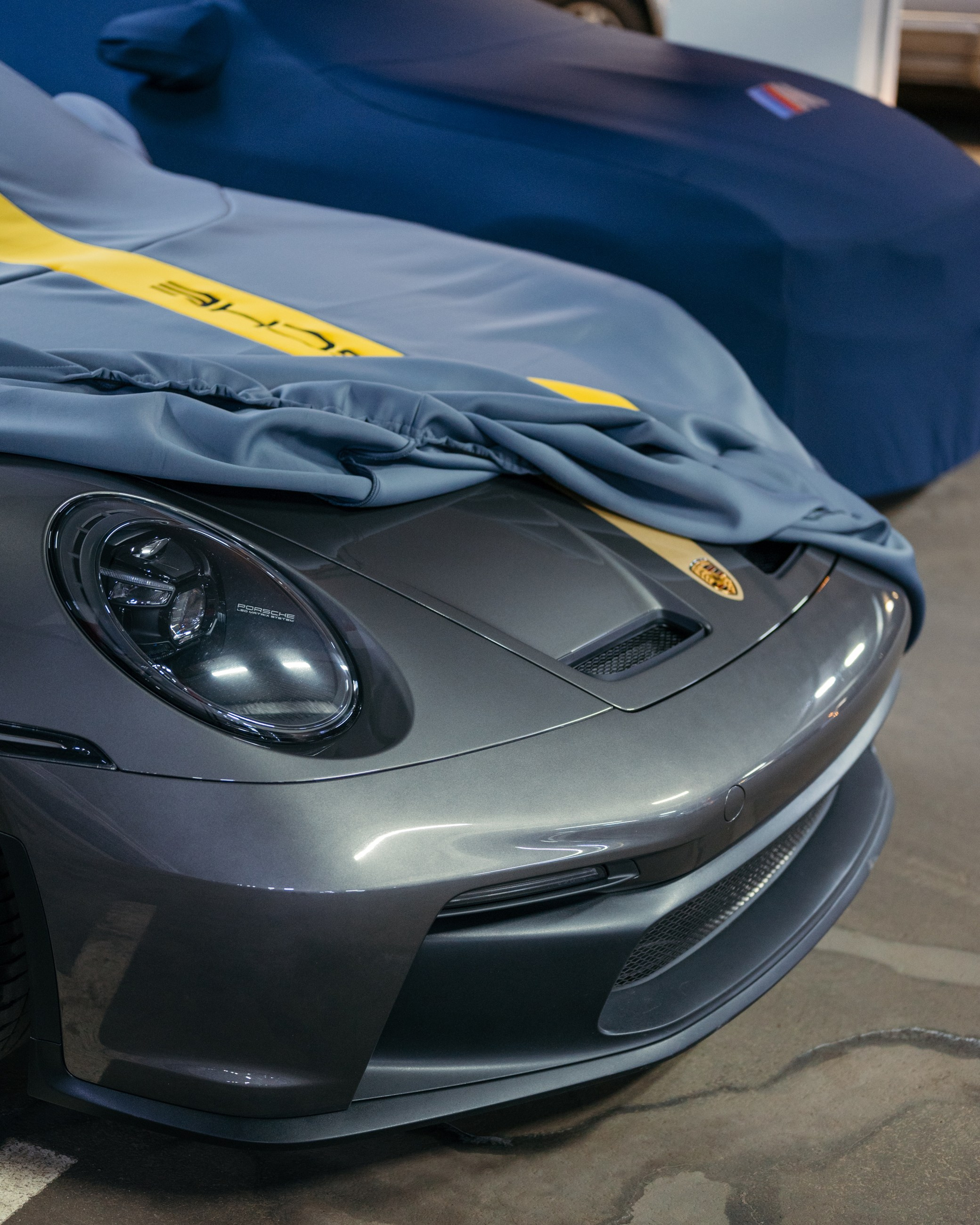 Porsche GT3 и BMW M4 чехлы для гаражного хранения. DeLorein