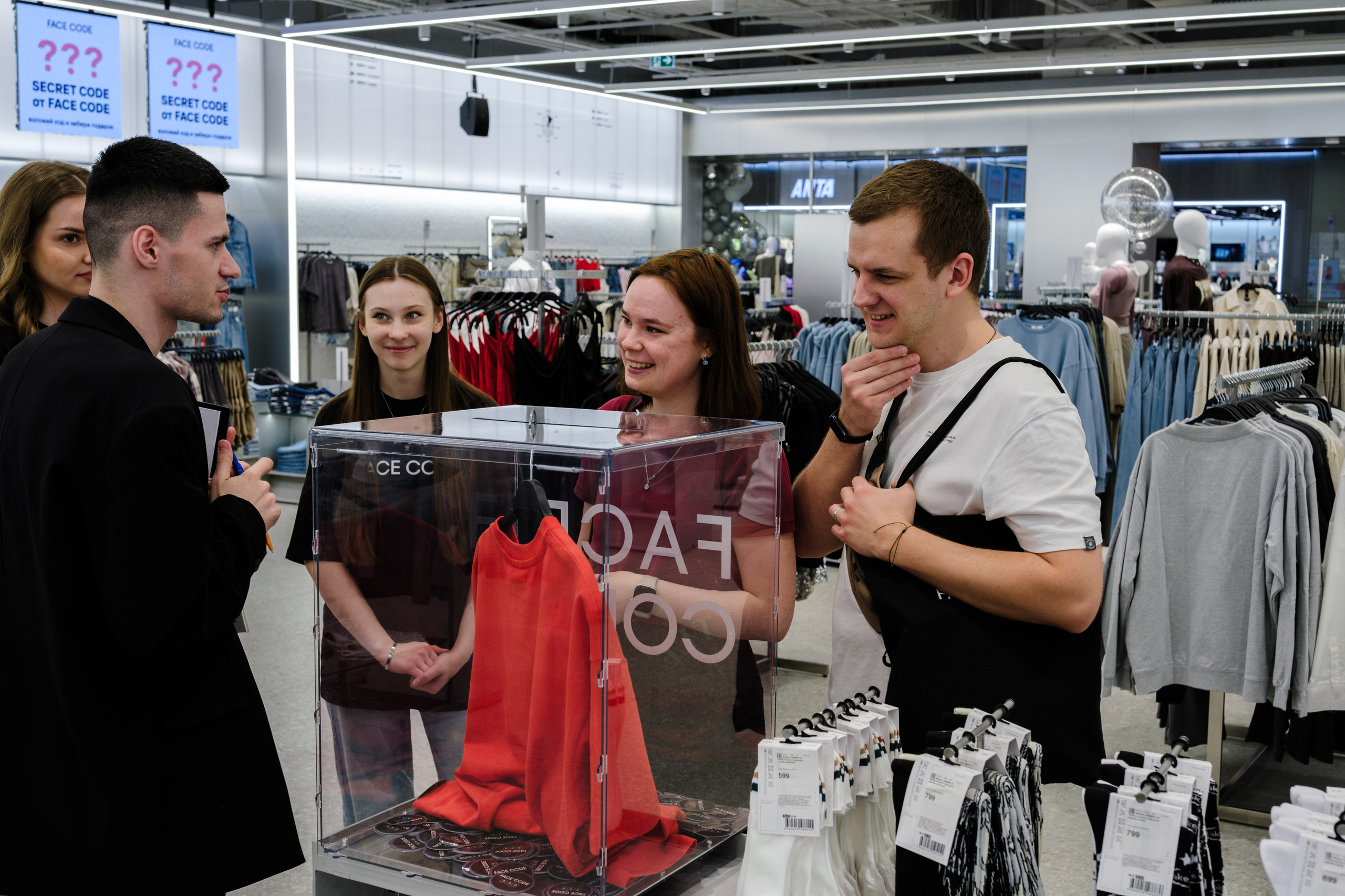 Открытие FACECODE. Репортажный и портретный фотограф в Москве Илья Спиридонов