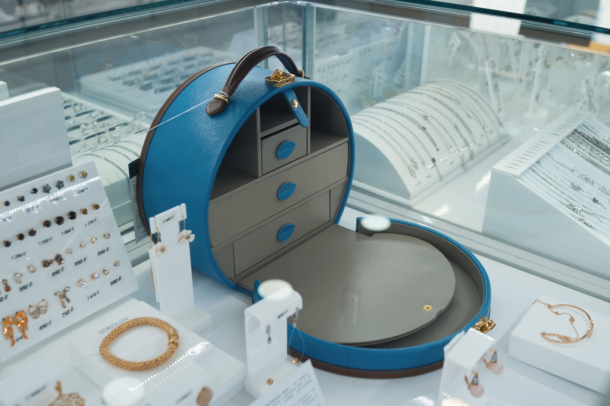 Фотограф аксессуаров и ювелирных изделий  в Москве